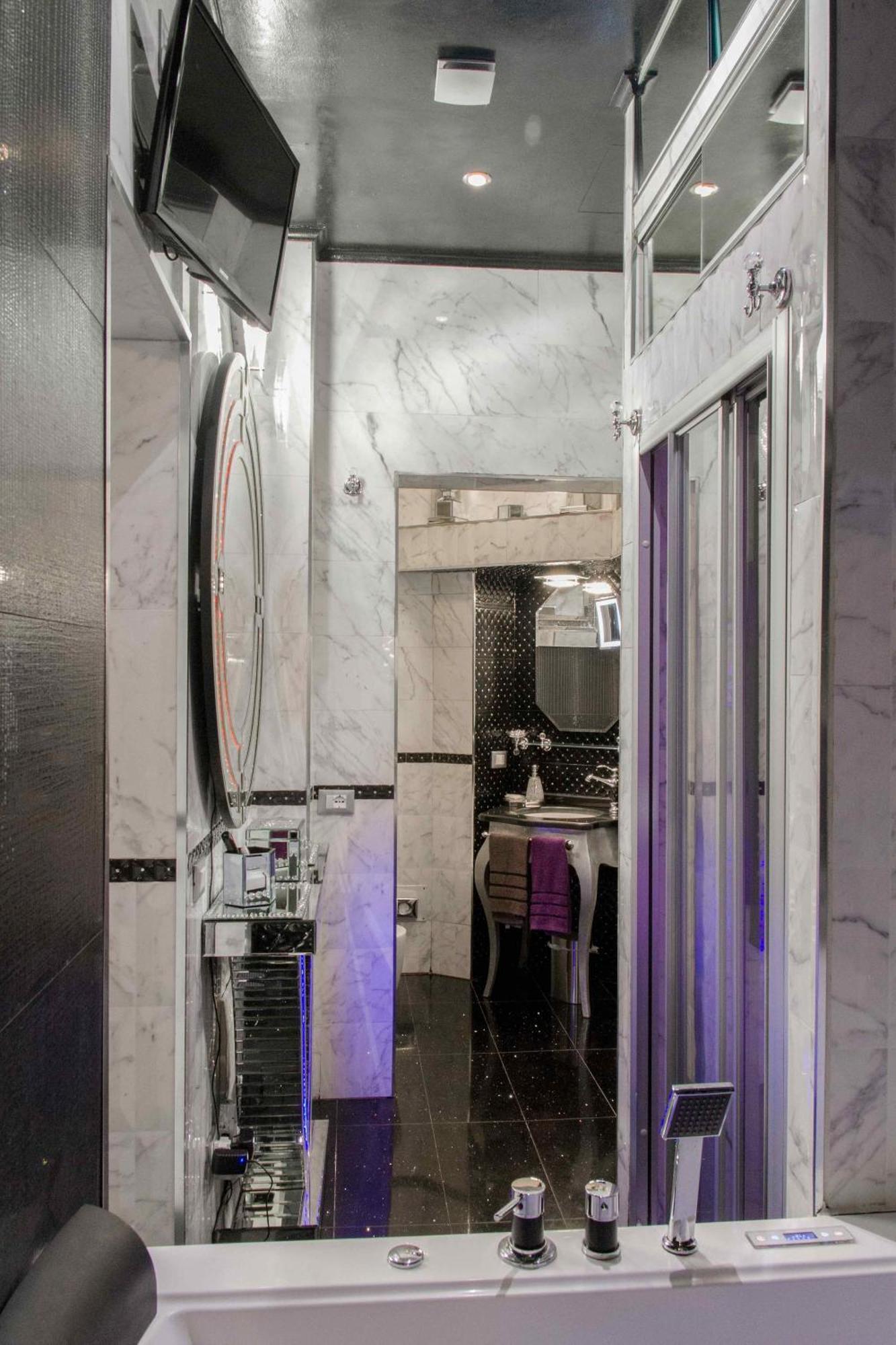 Jacuzzi Suitesweetrome * Rom