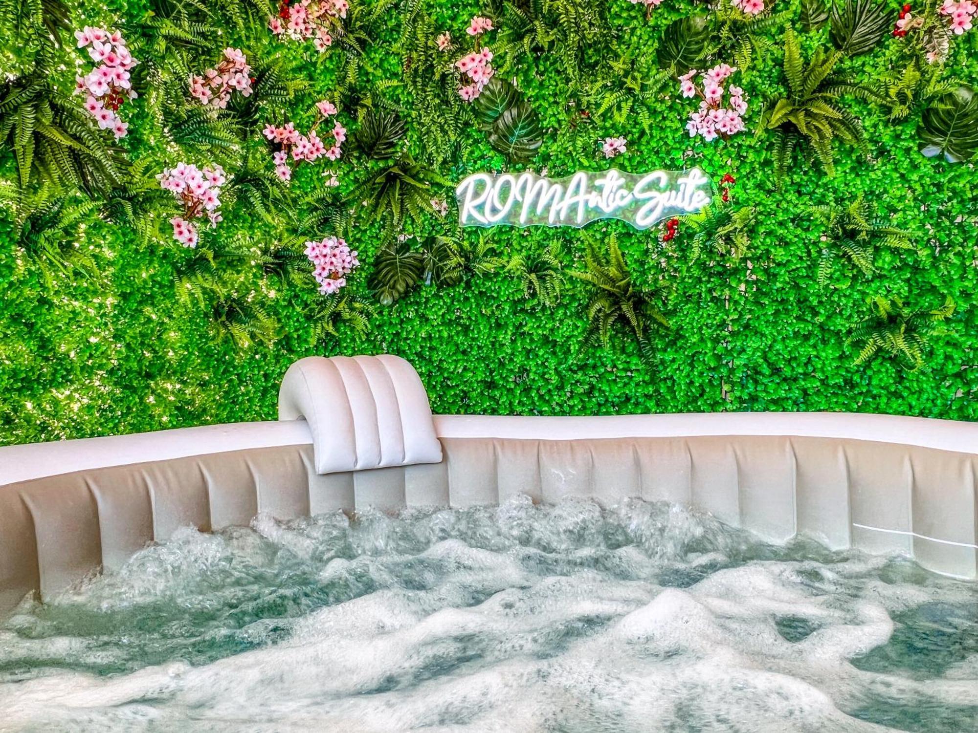 Colosseum House - Private Rooftop, Jacuzzi Hot Tub & View