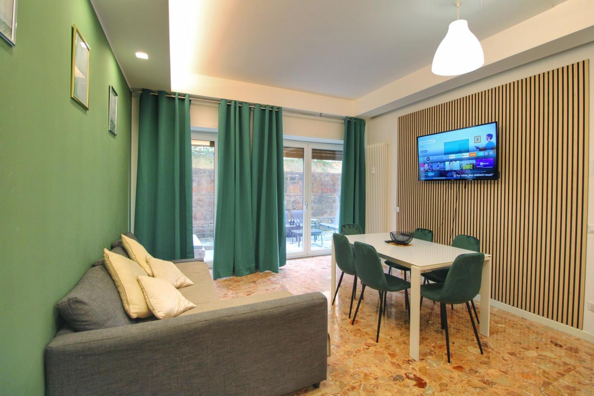 Delicious 2 Bed And Garden By Yh