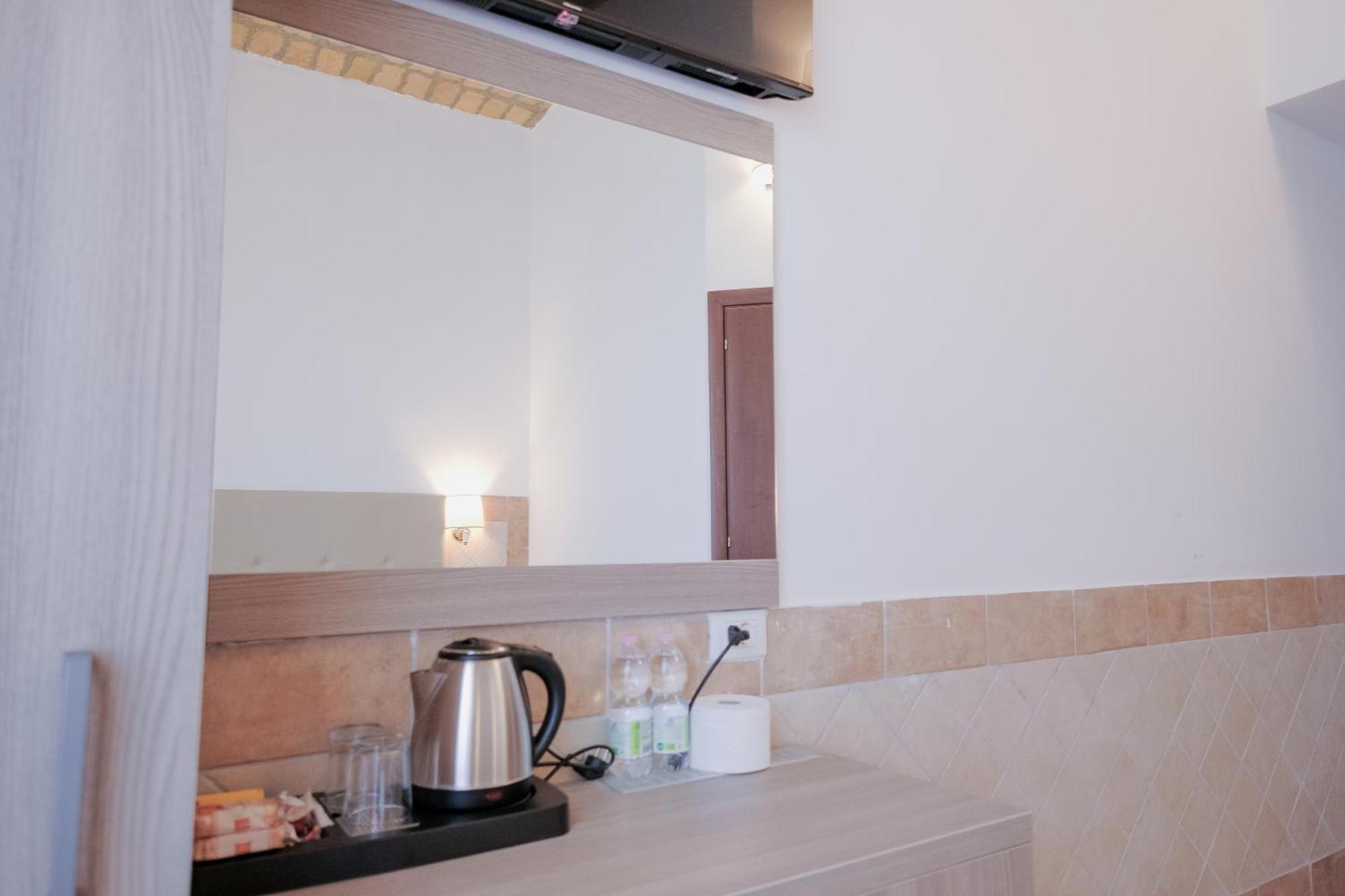 Hotel Alex Square 3*