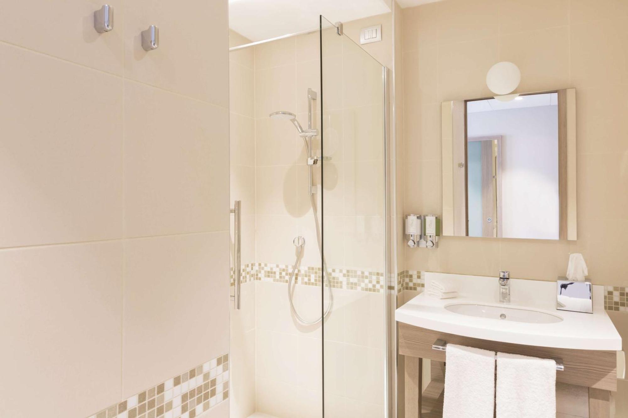 Hampton By Hilton East Hotell