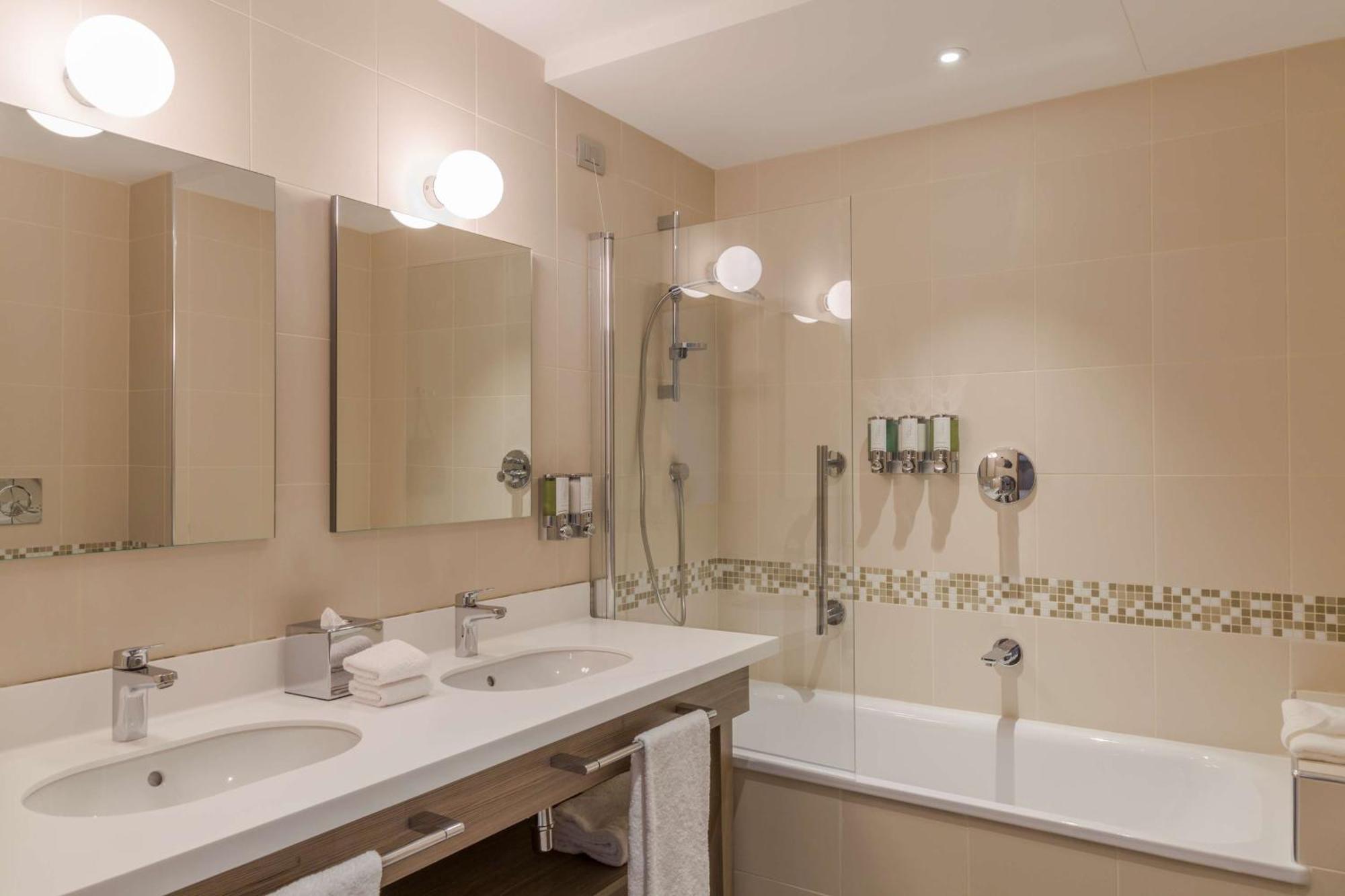 Hotell Hampton By Hilton East 3*