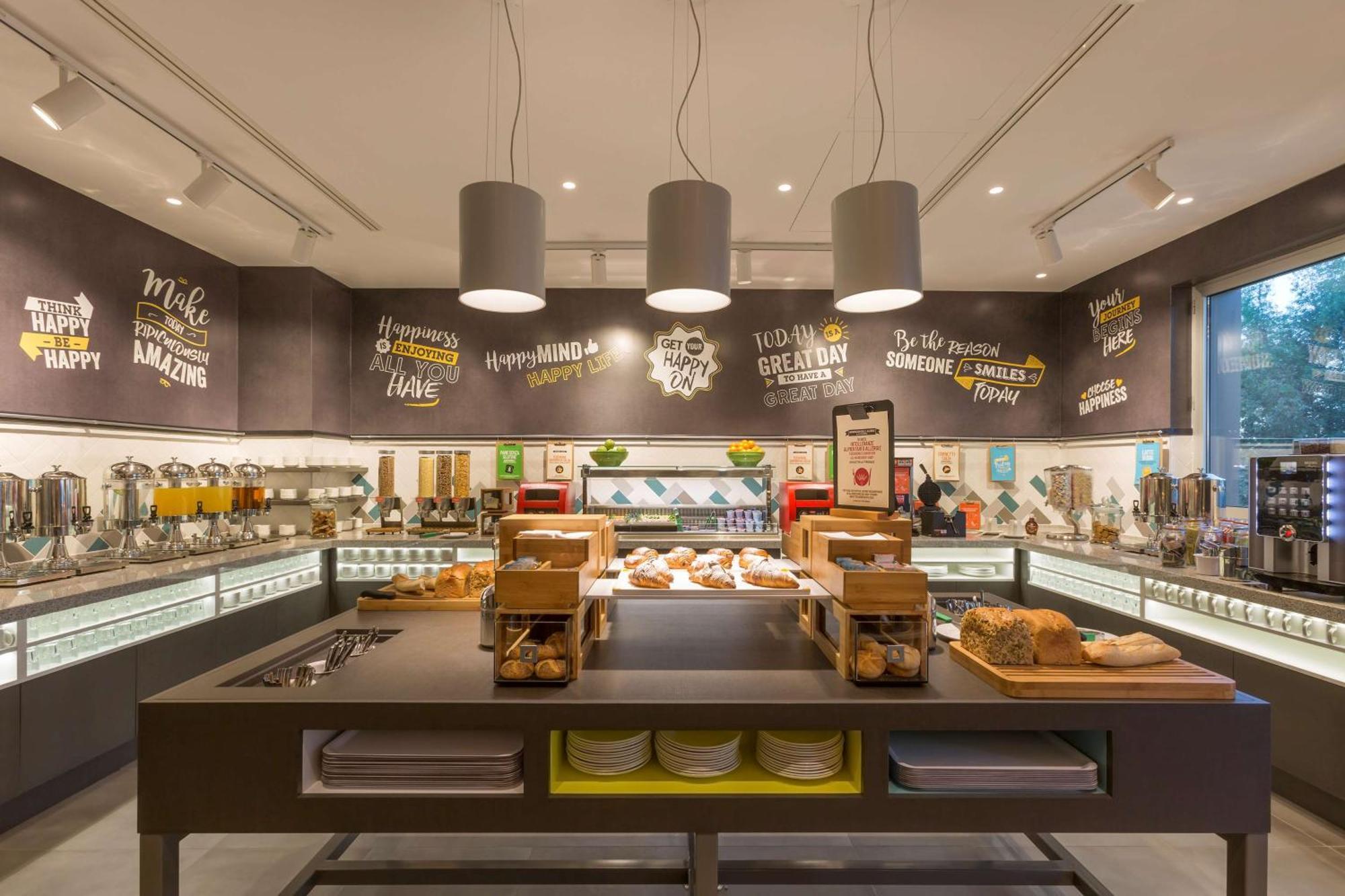 Hampton By Hilton East Hotell 3*