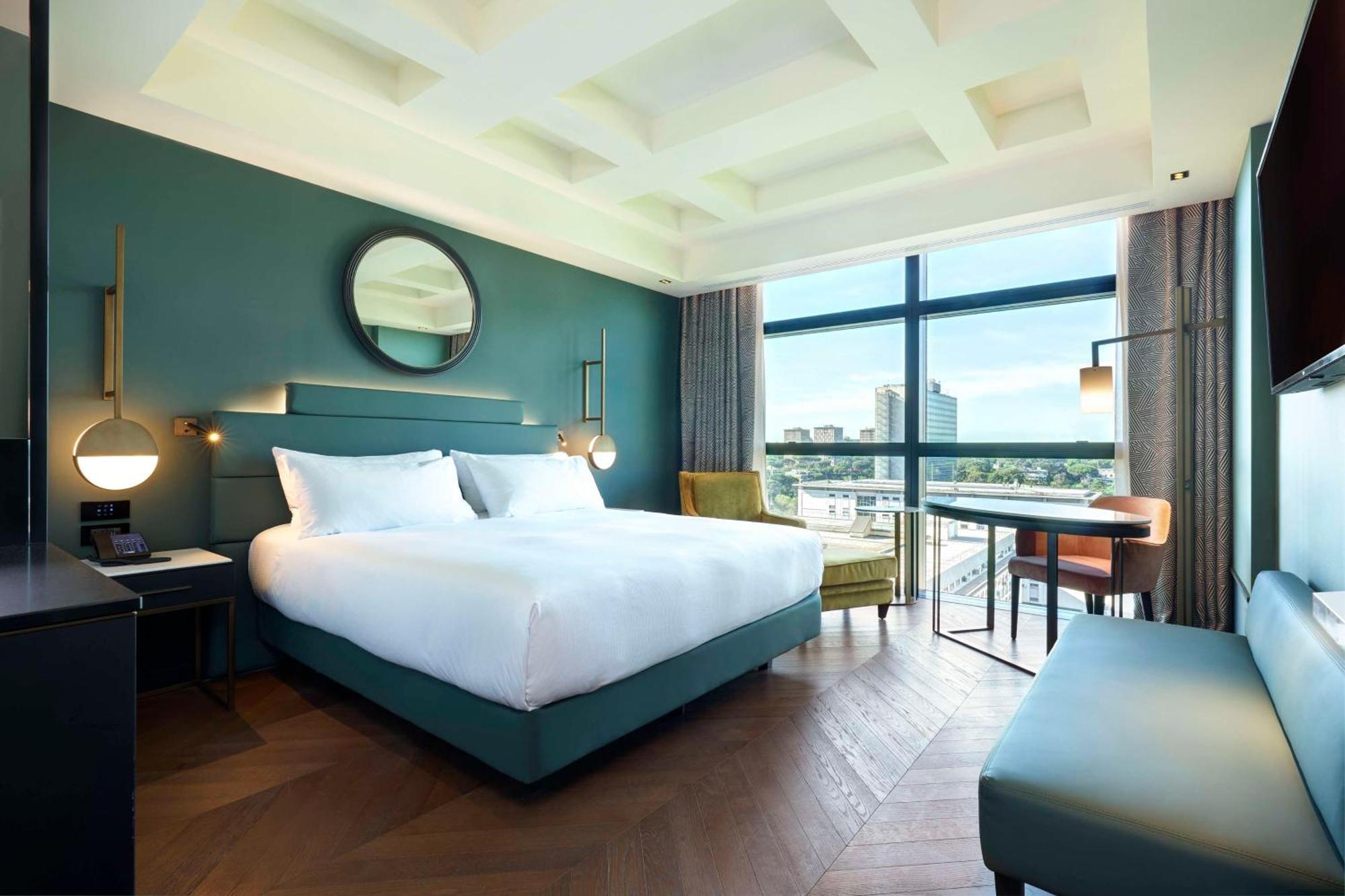 Hilton Eur La Hotel 4*