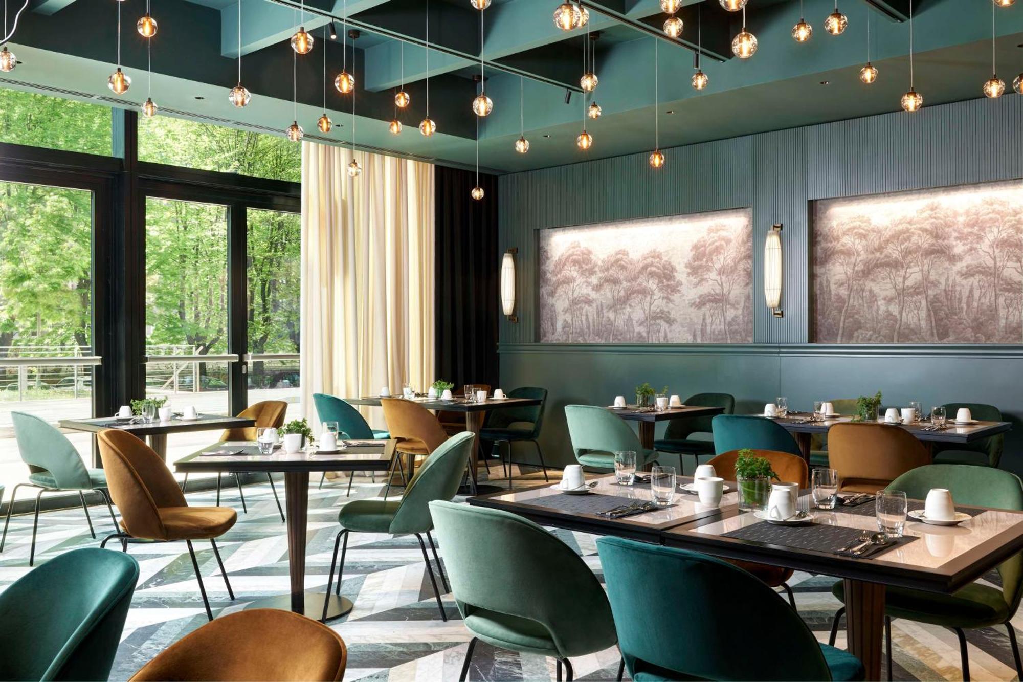 Hilton Eur La Hotel 4*