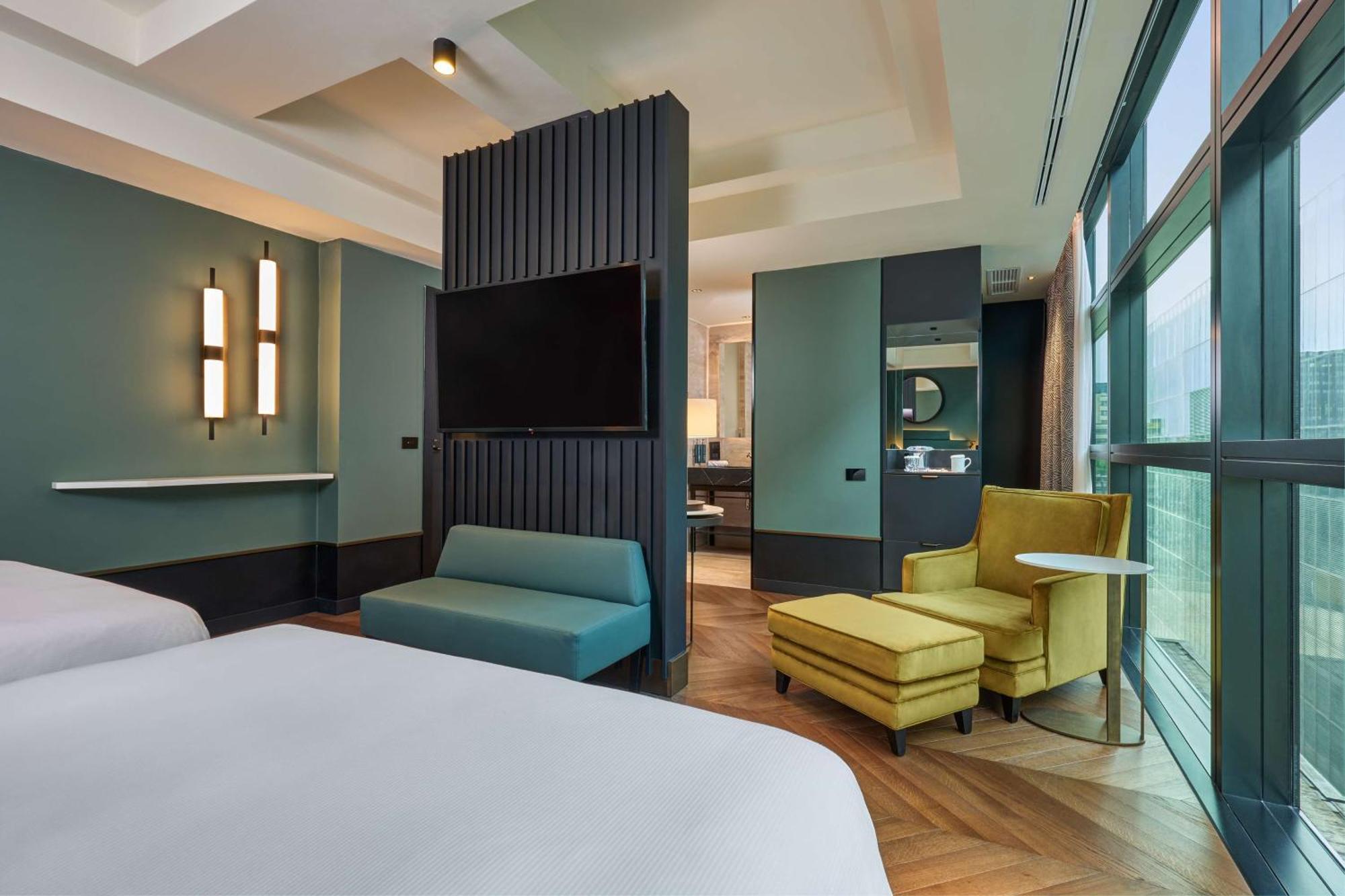 Hilton Eur La Hotel 4*