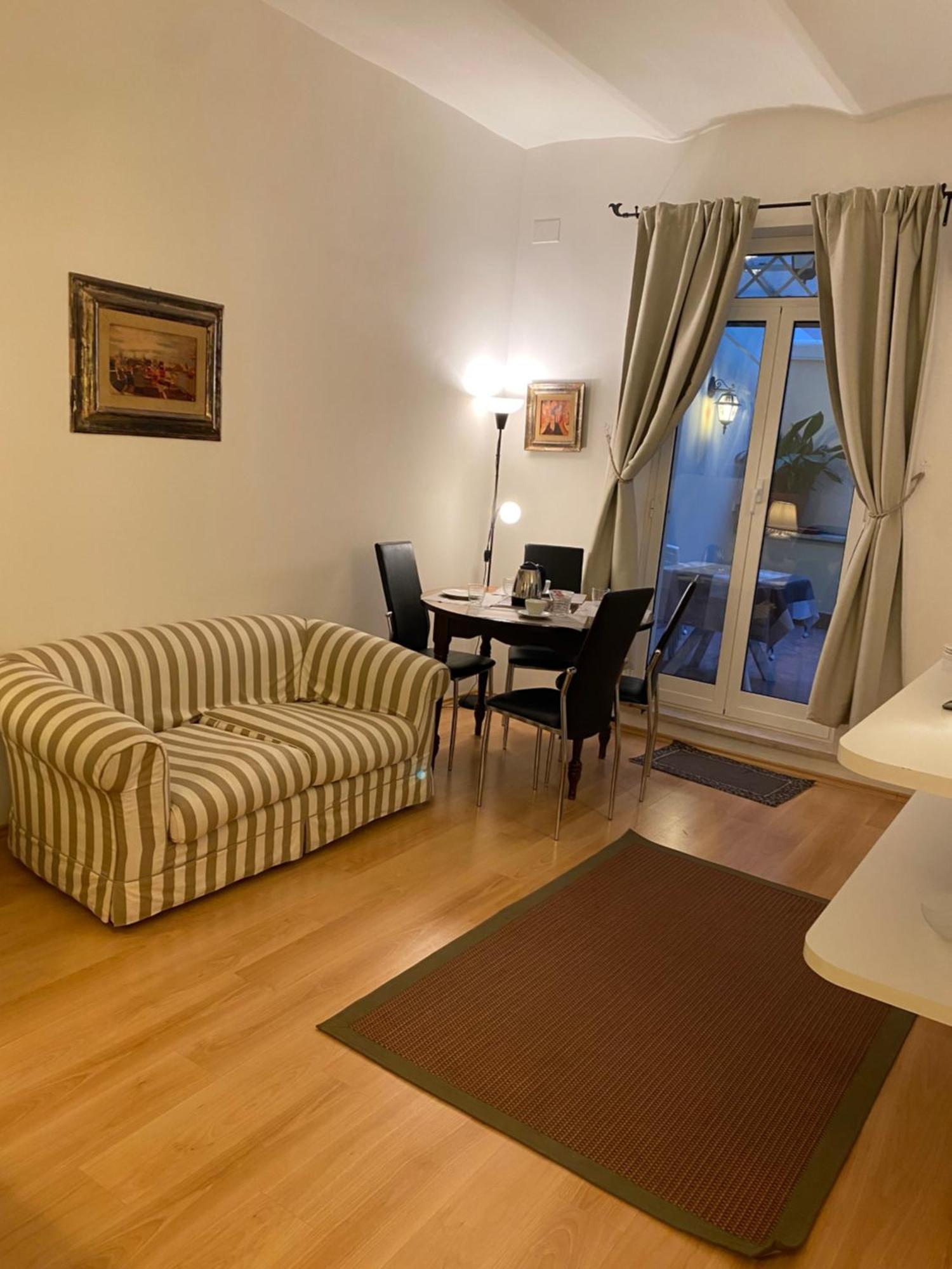 Lux Po House *