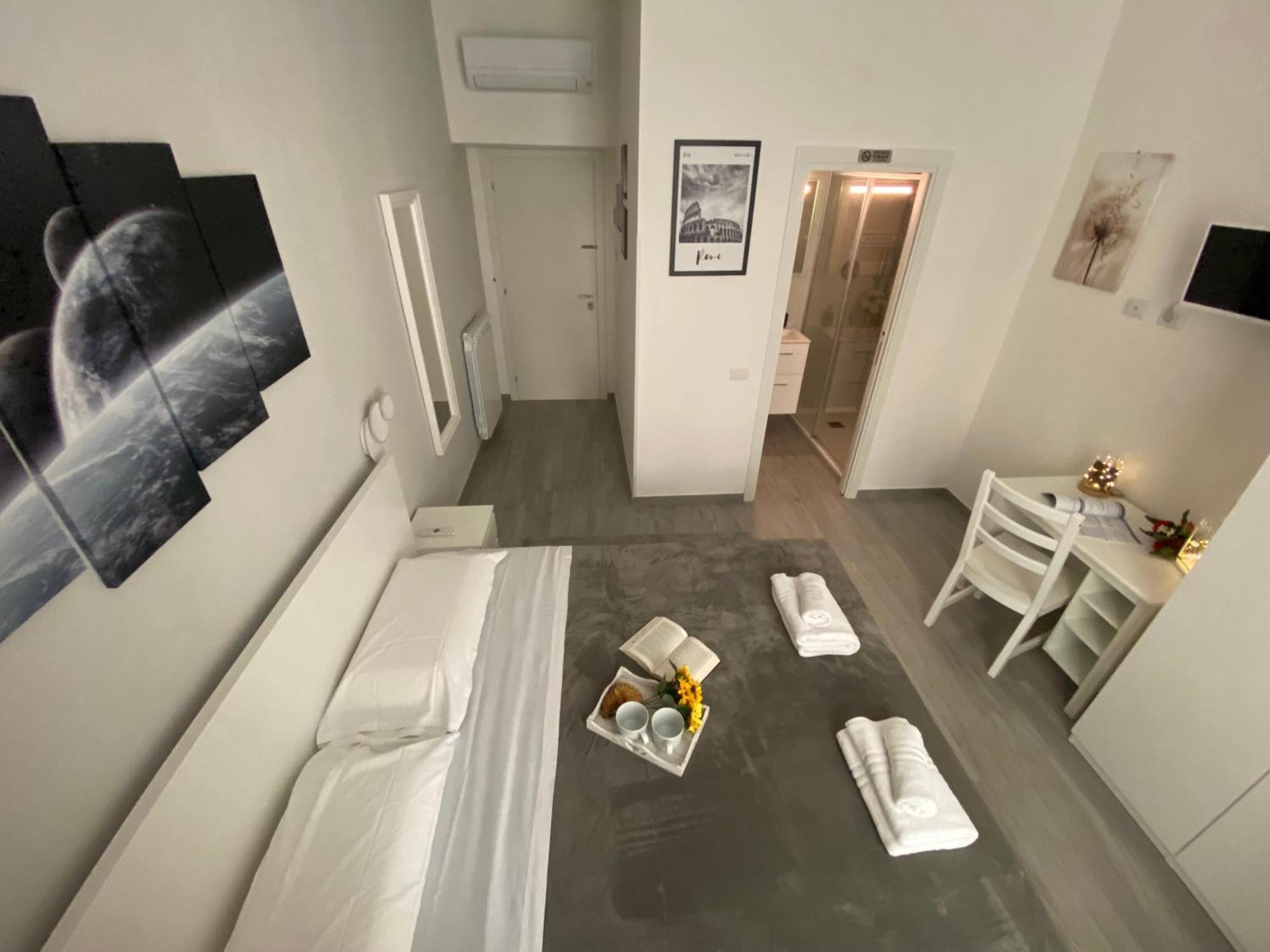 Centro Citta' Softrooms-metro' A 1 Metro Guest house