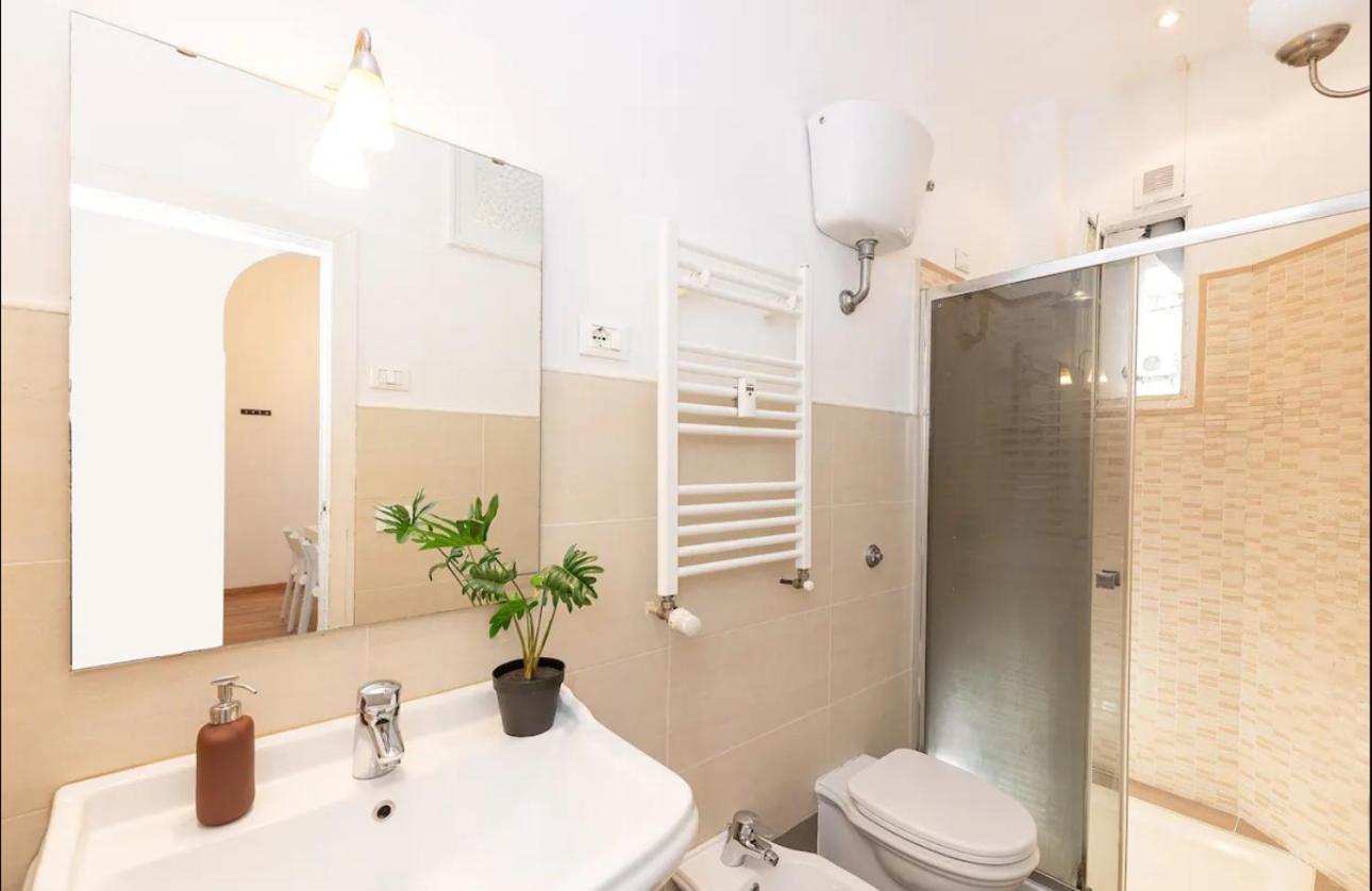 Bell Apartment Rom