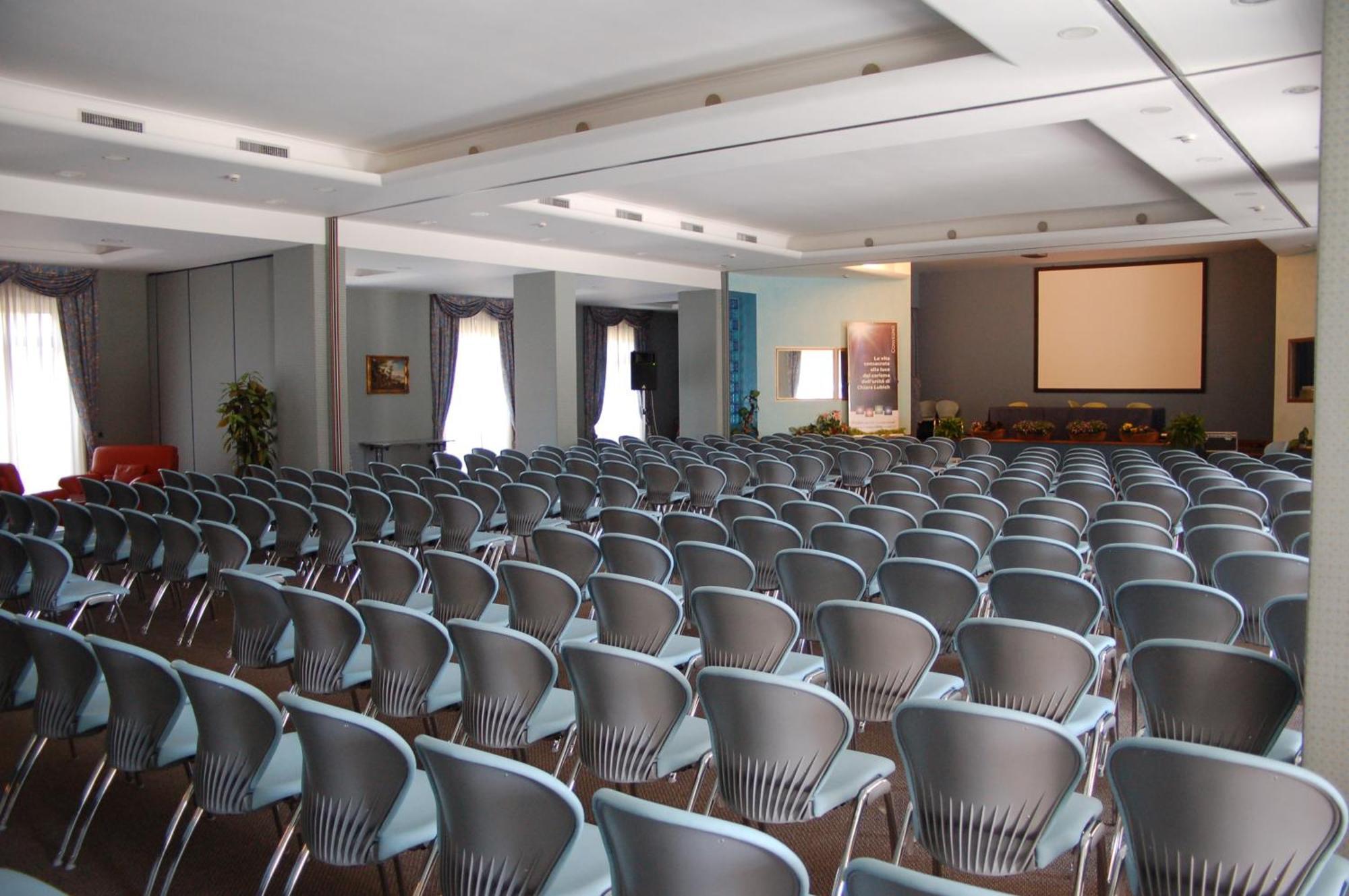 Hotell Ele Park Pamphili 4*