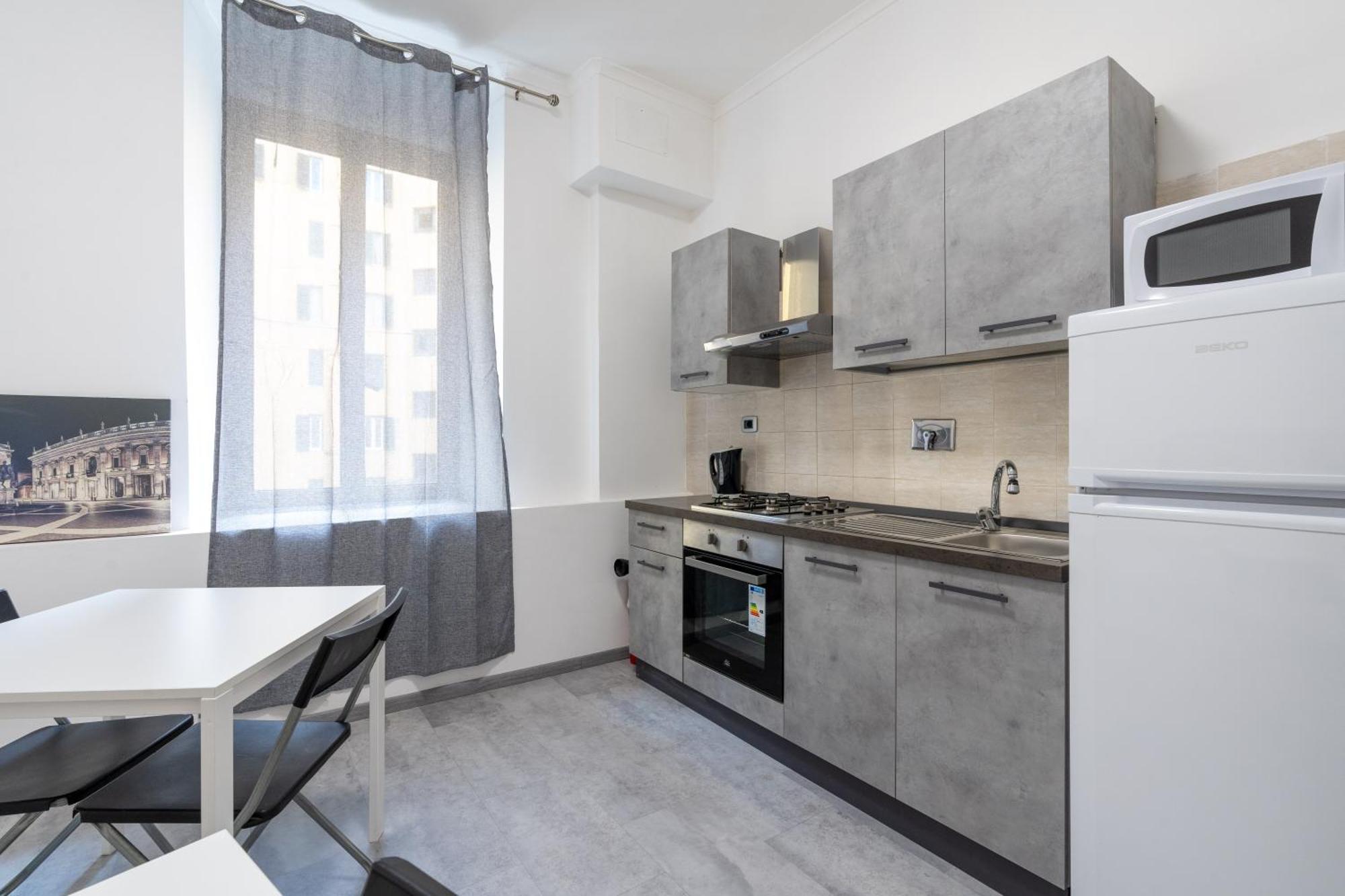 Amazing Near To Colosseo And Subway