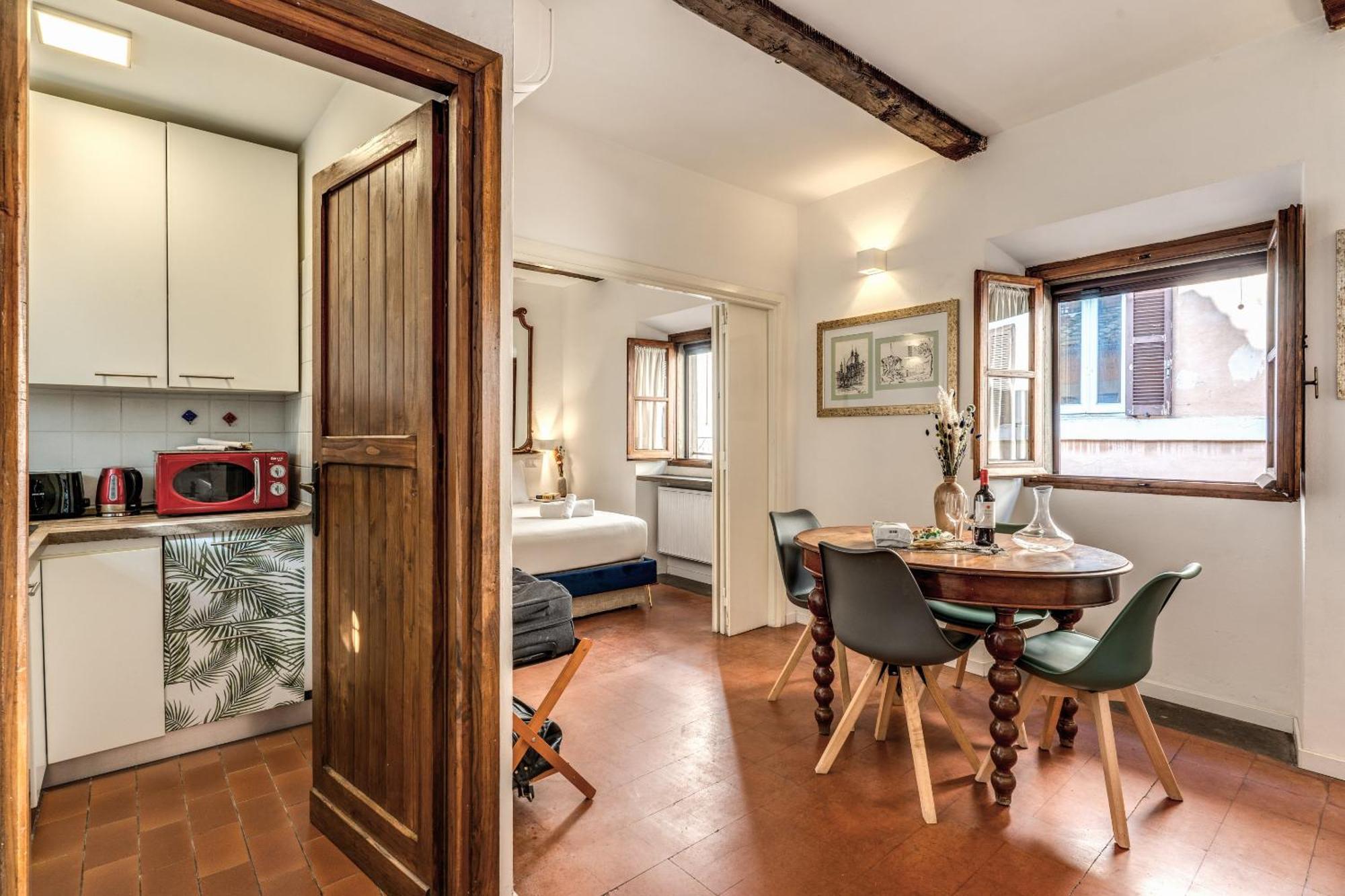 Maya Rhome Trastevere