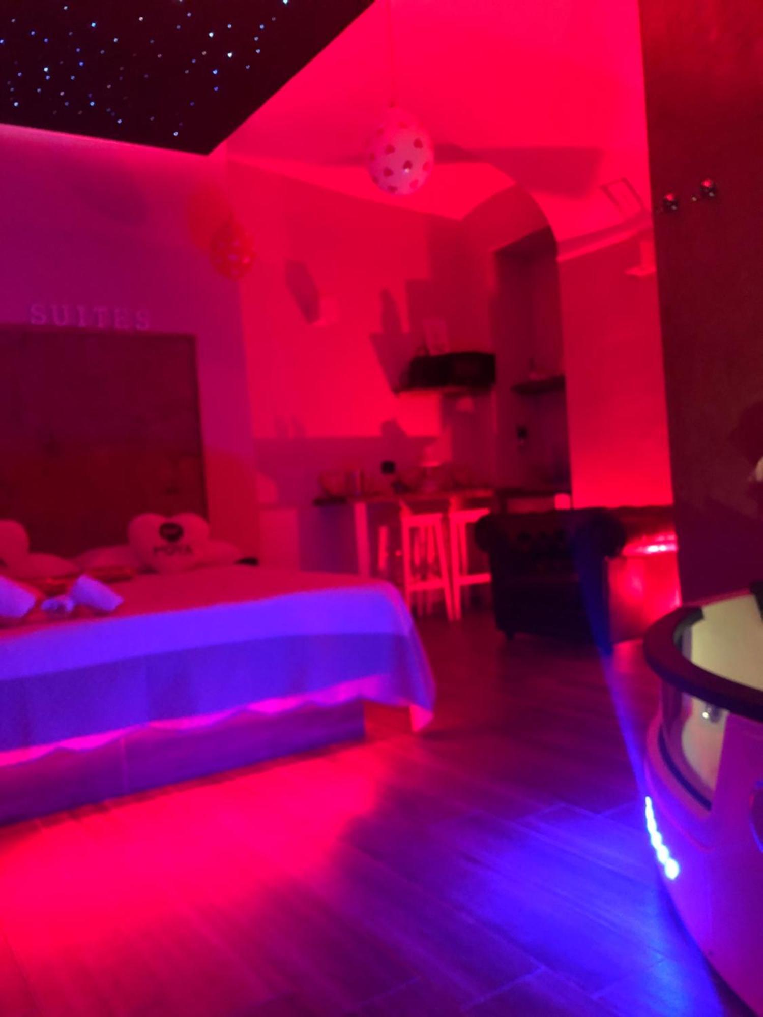 Love hotel Moya 1 - In