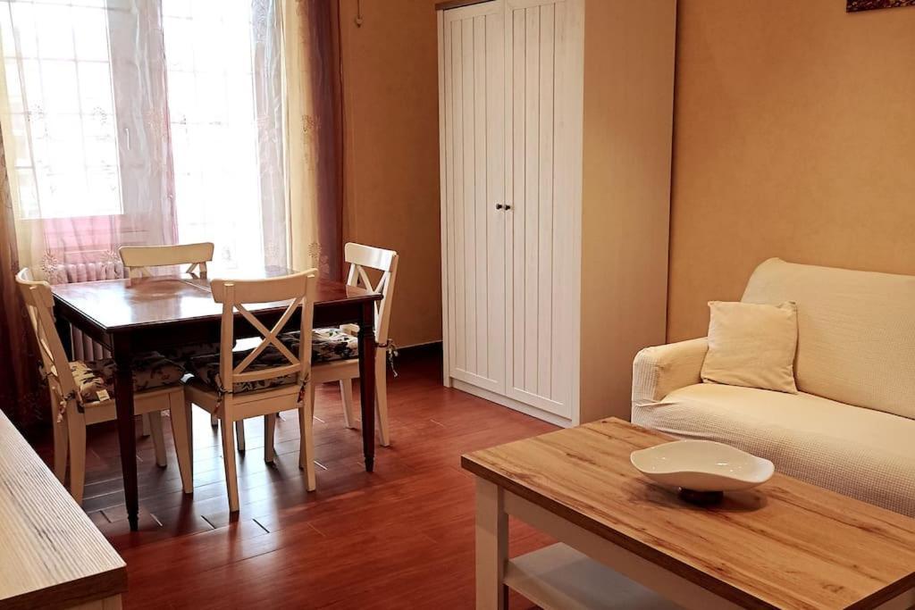 Cinecitta - 50 Meters From Subway Line A Roma