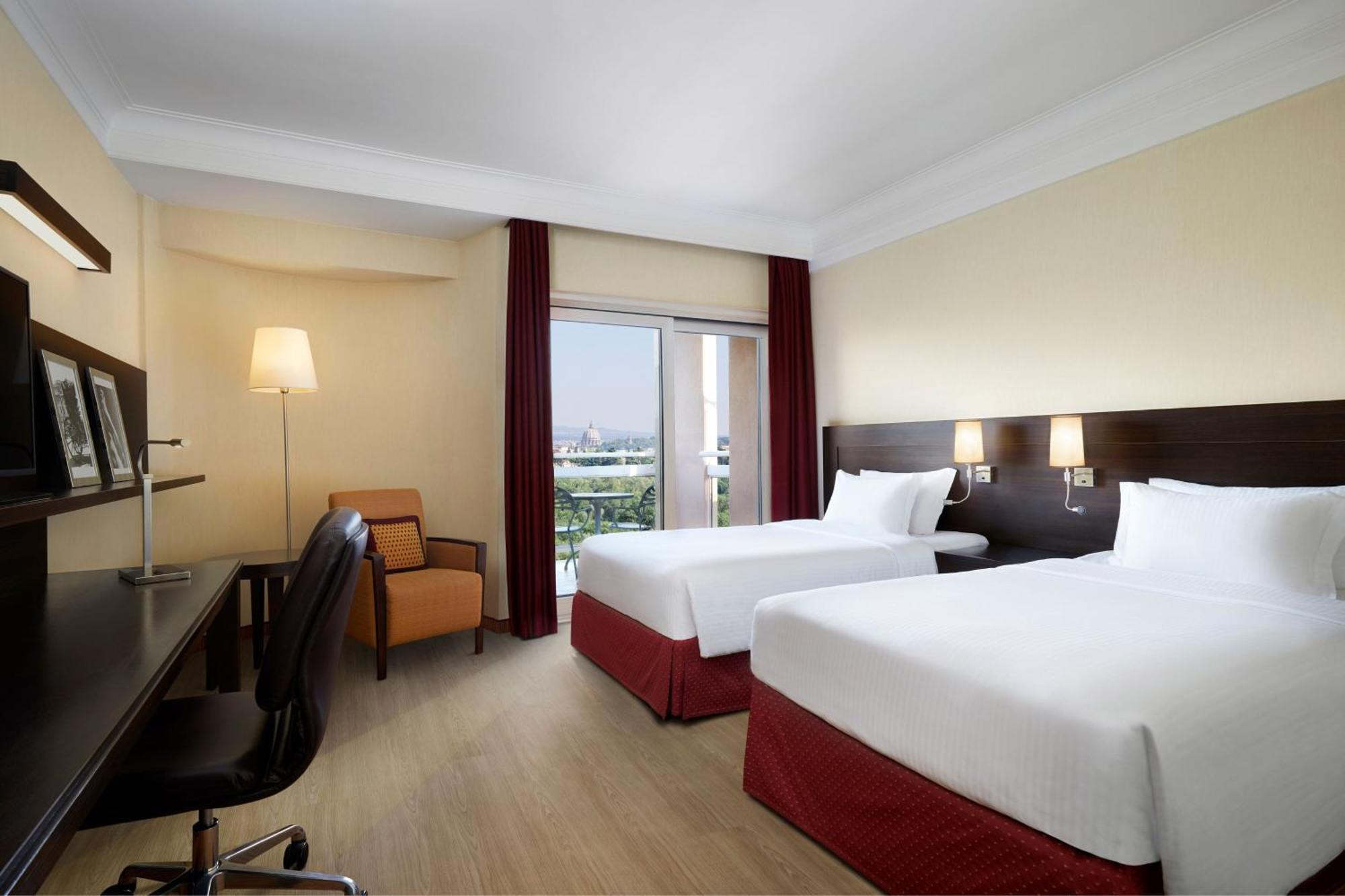 Courtyard By Marriott Park Roma