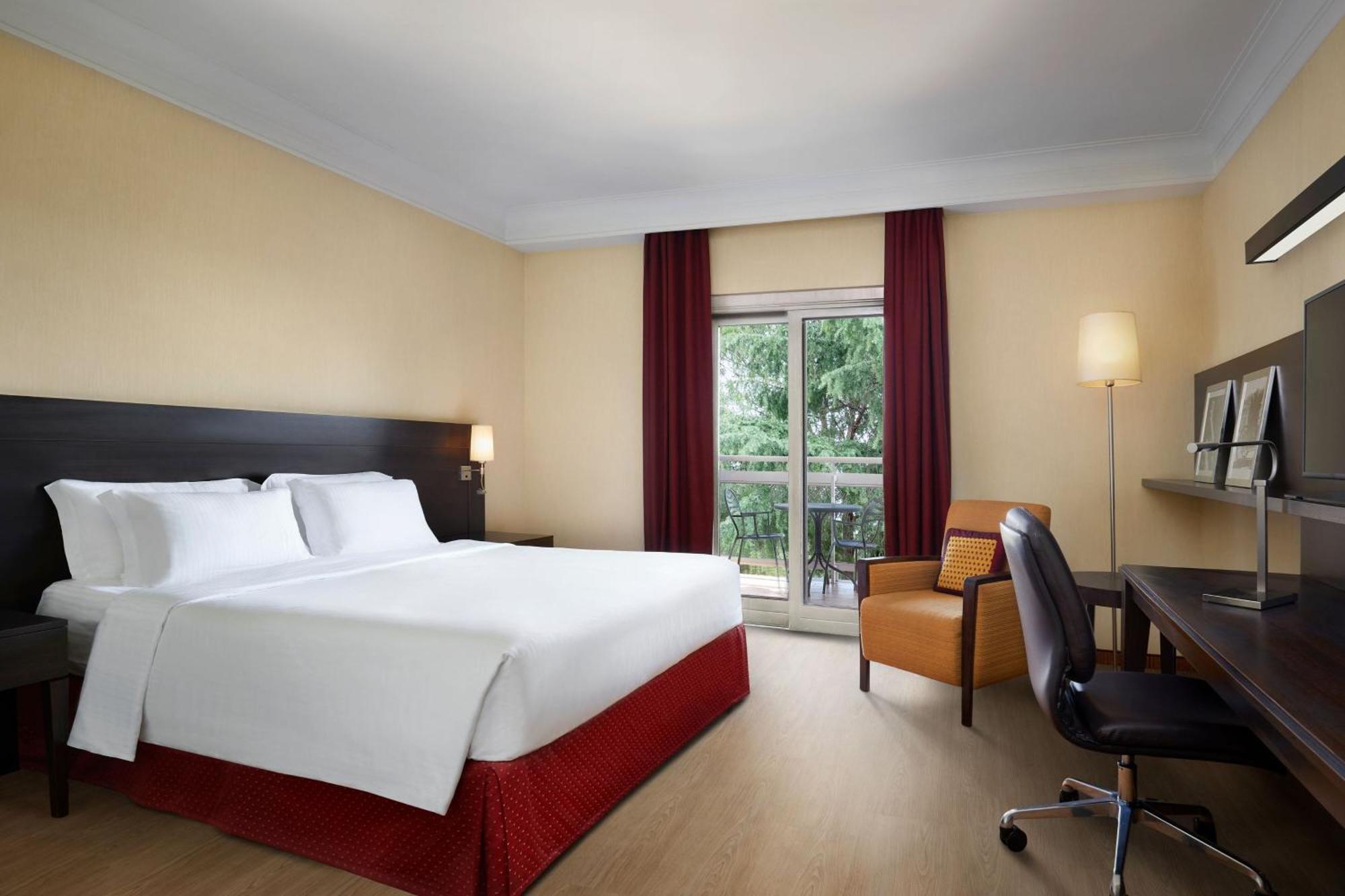Courtyard By Marriott Park