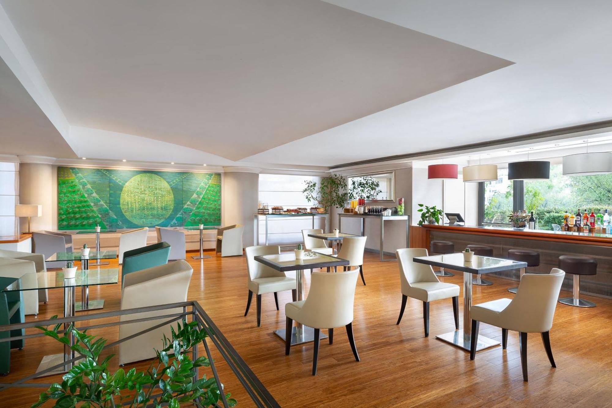 Courtyard By Marriott Park Hotel Roma