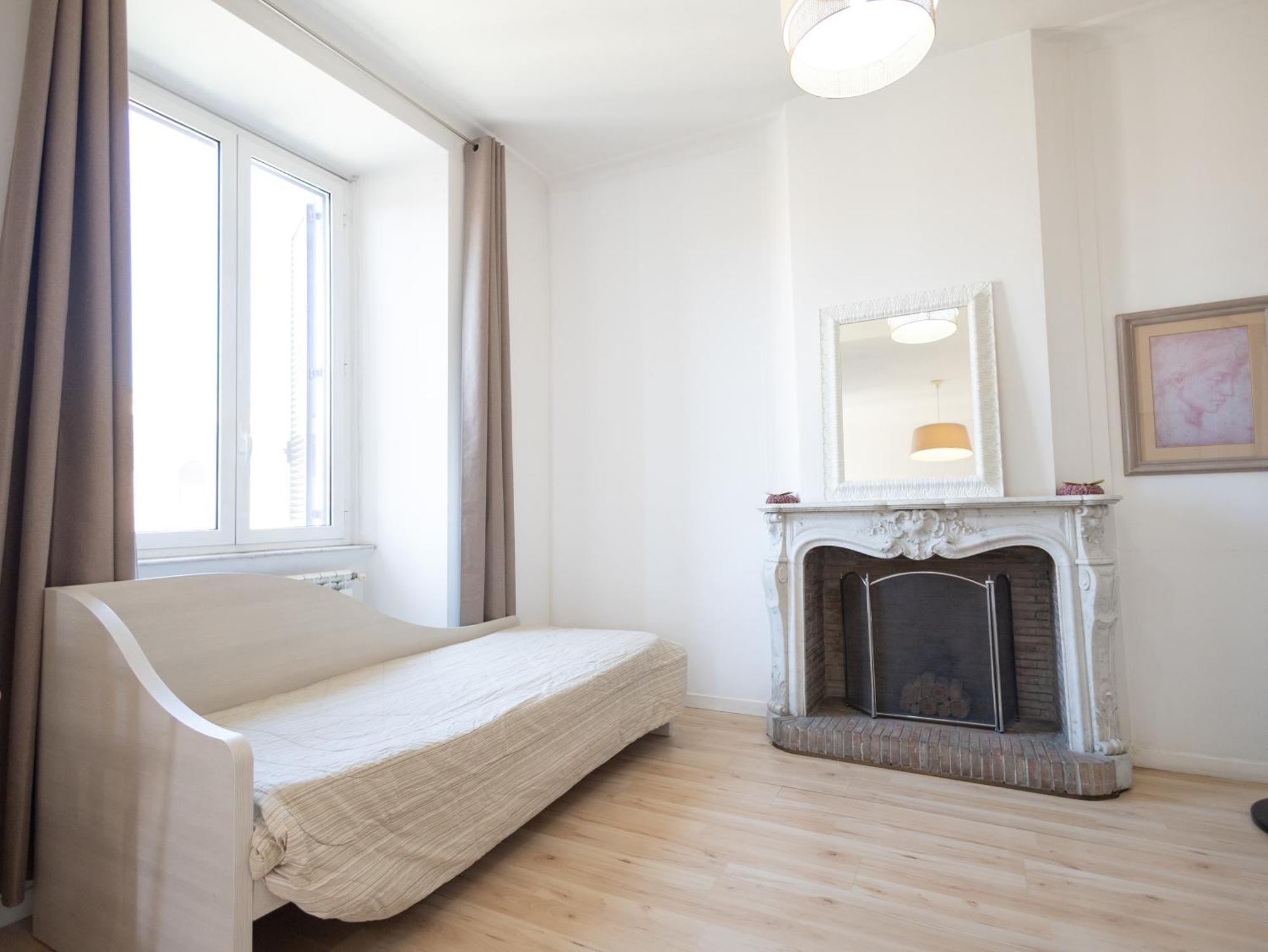 Romerooms Cola Di Rienzo Bed & Breakfast 2*