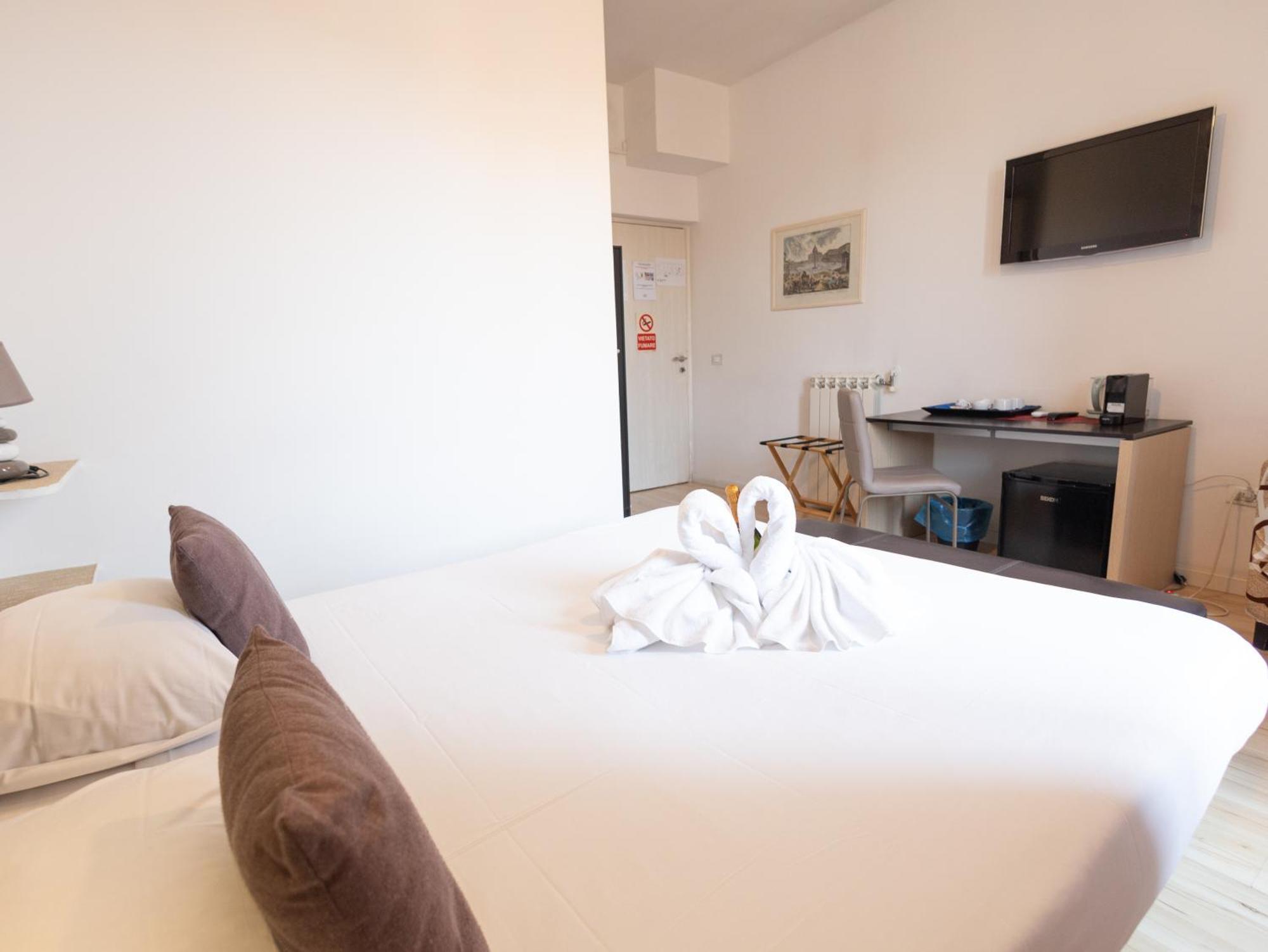 Bed & Breakfast Romerooms Cola Di Rienzo 2*