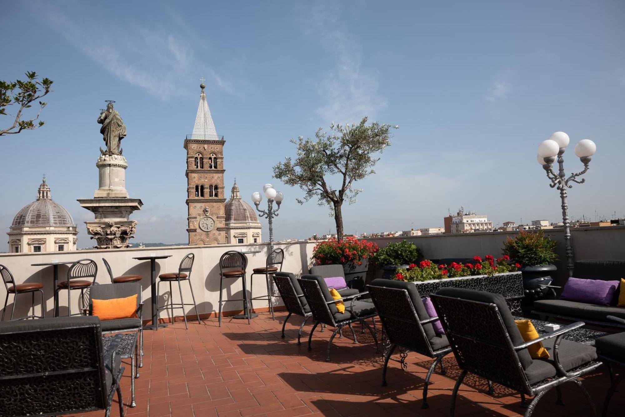 Mecenate Palace 4*