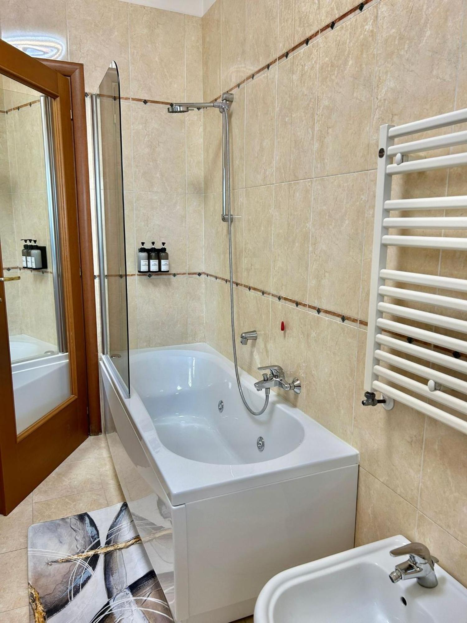 Eur Con Piscina Esterna Apartamento *