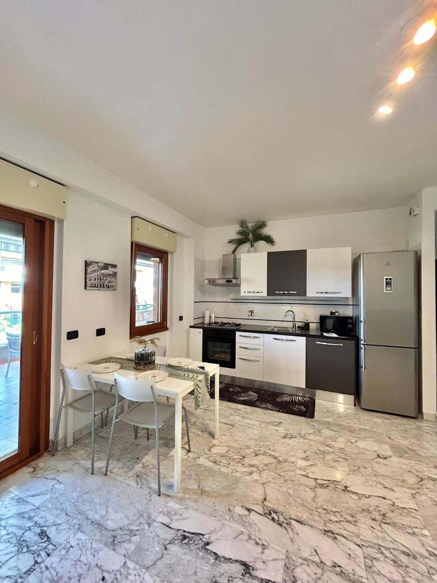 Eur Con Piscina Esterna Apartamento