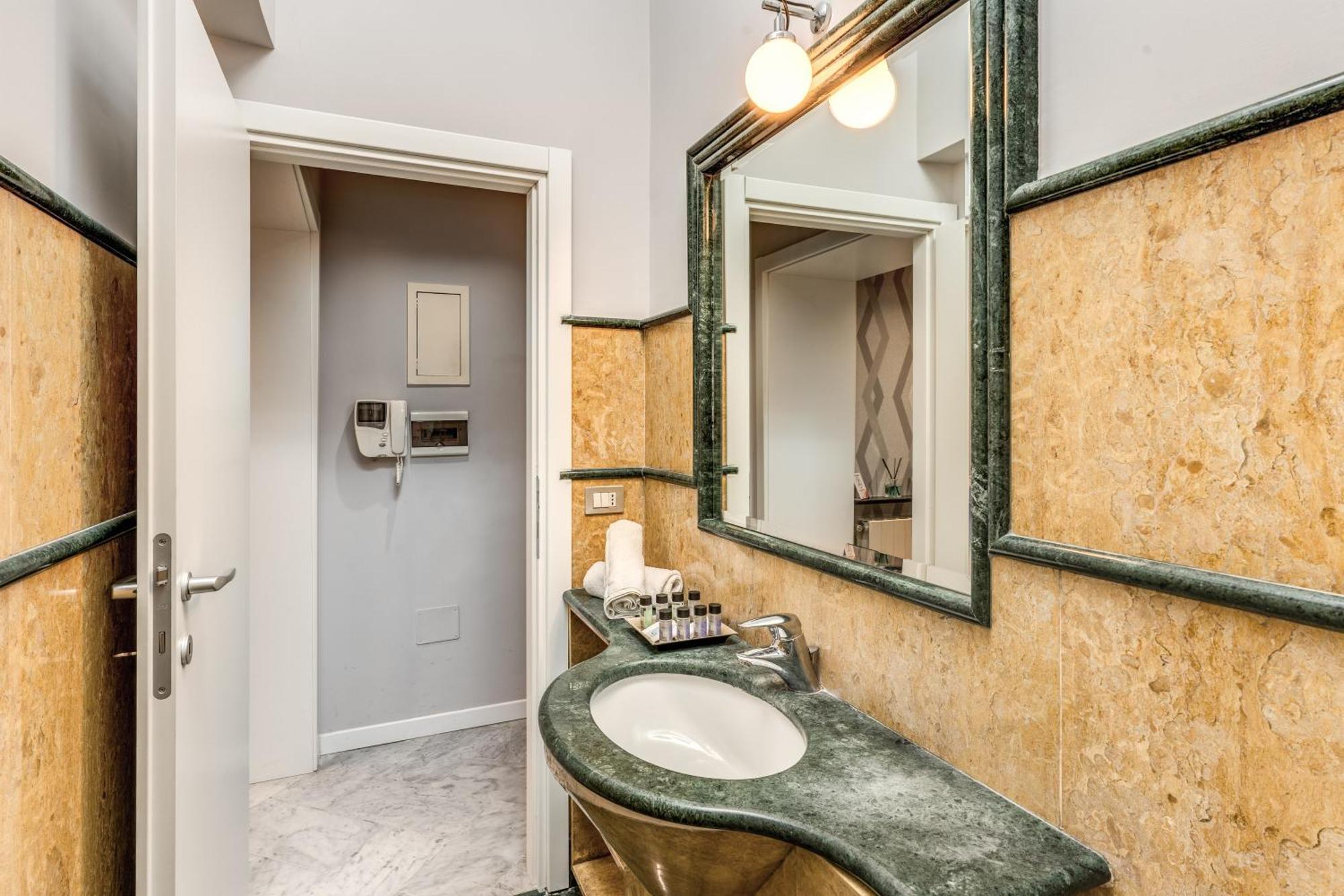 Apartment R22 Rom