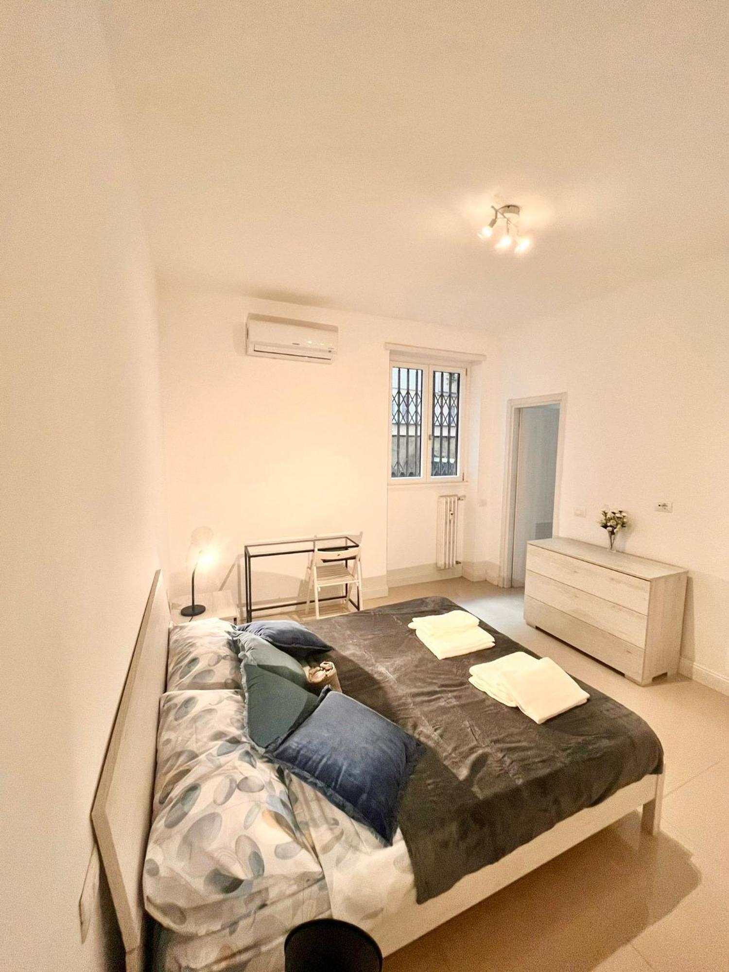 Double With Private Bathroom In Shared Alloggio in famiglia *