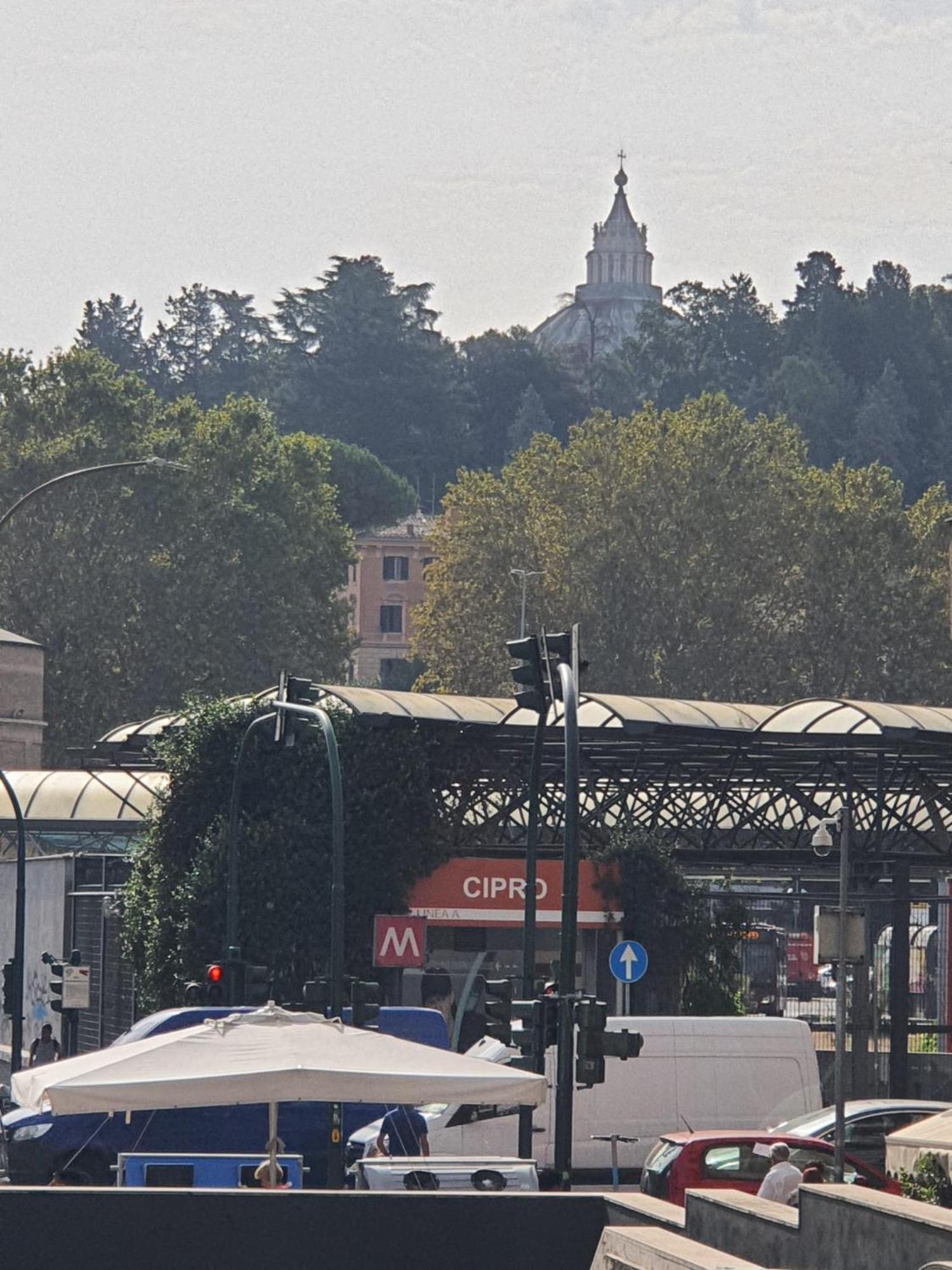 Vaticano The Pope's House * Rome