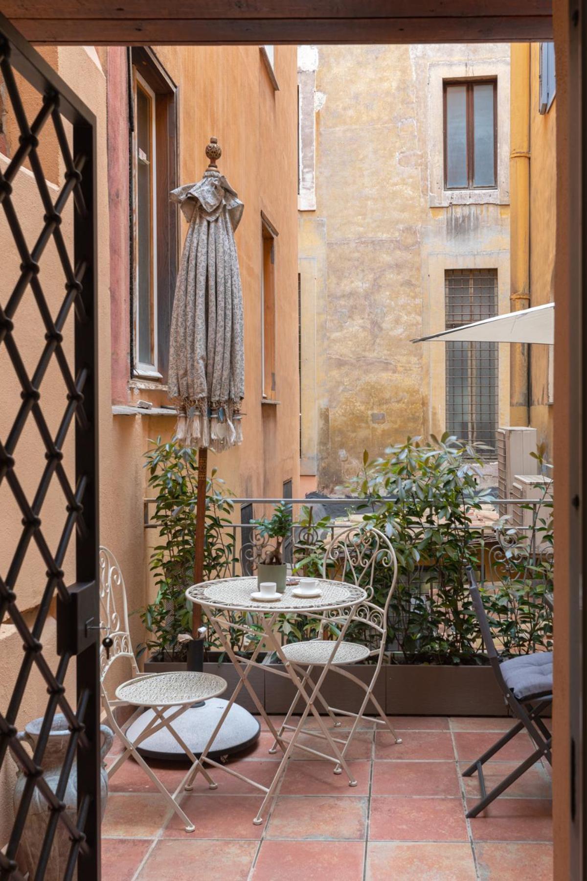 Nsm 71viadelcorso Con Terrazzo Rome
