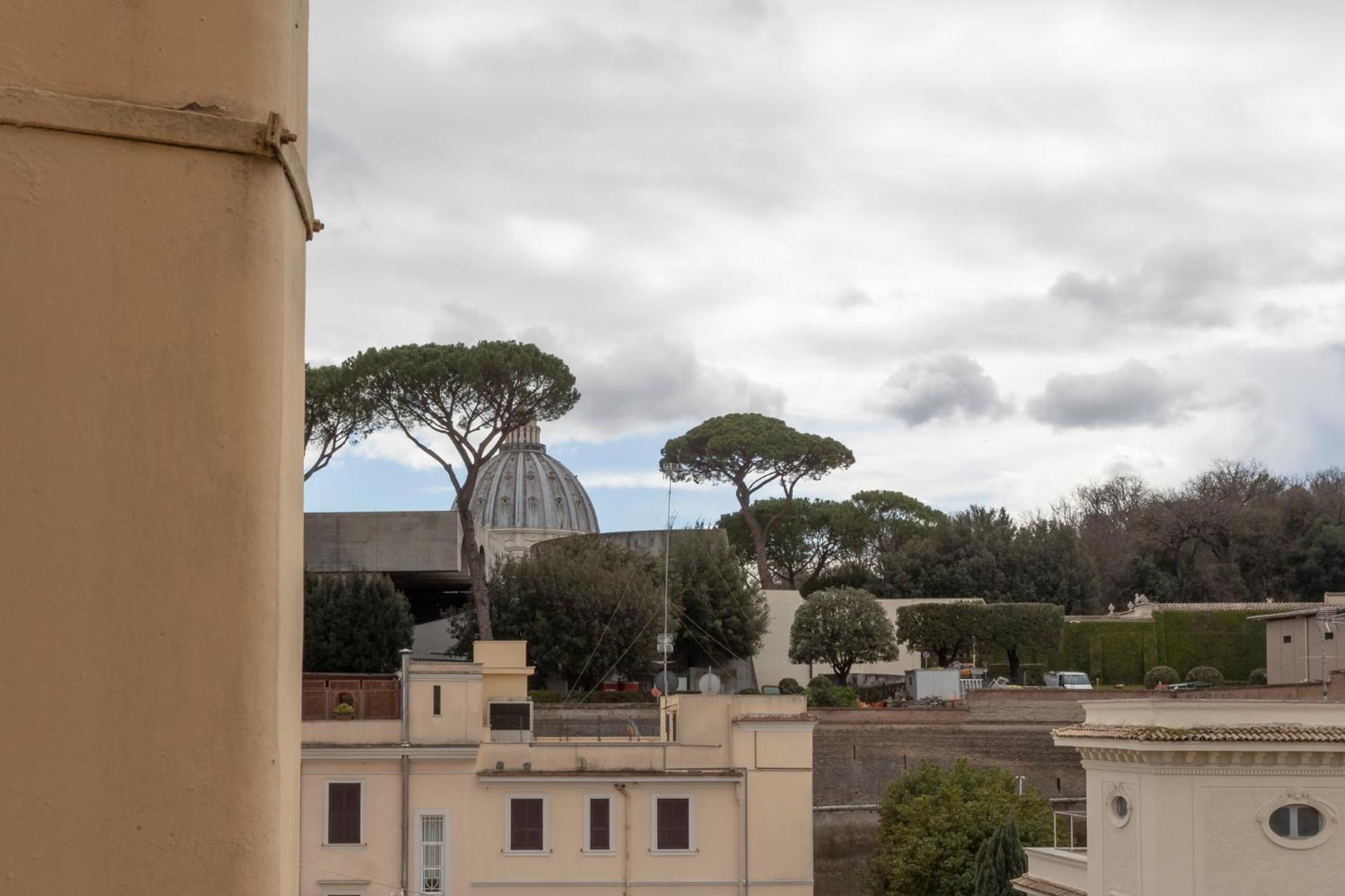 Homehouse Candia - Vatican Attic * Roma