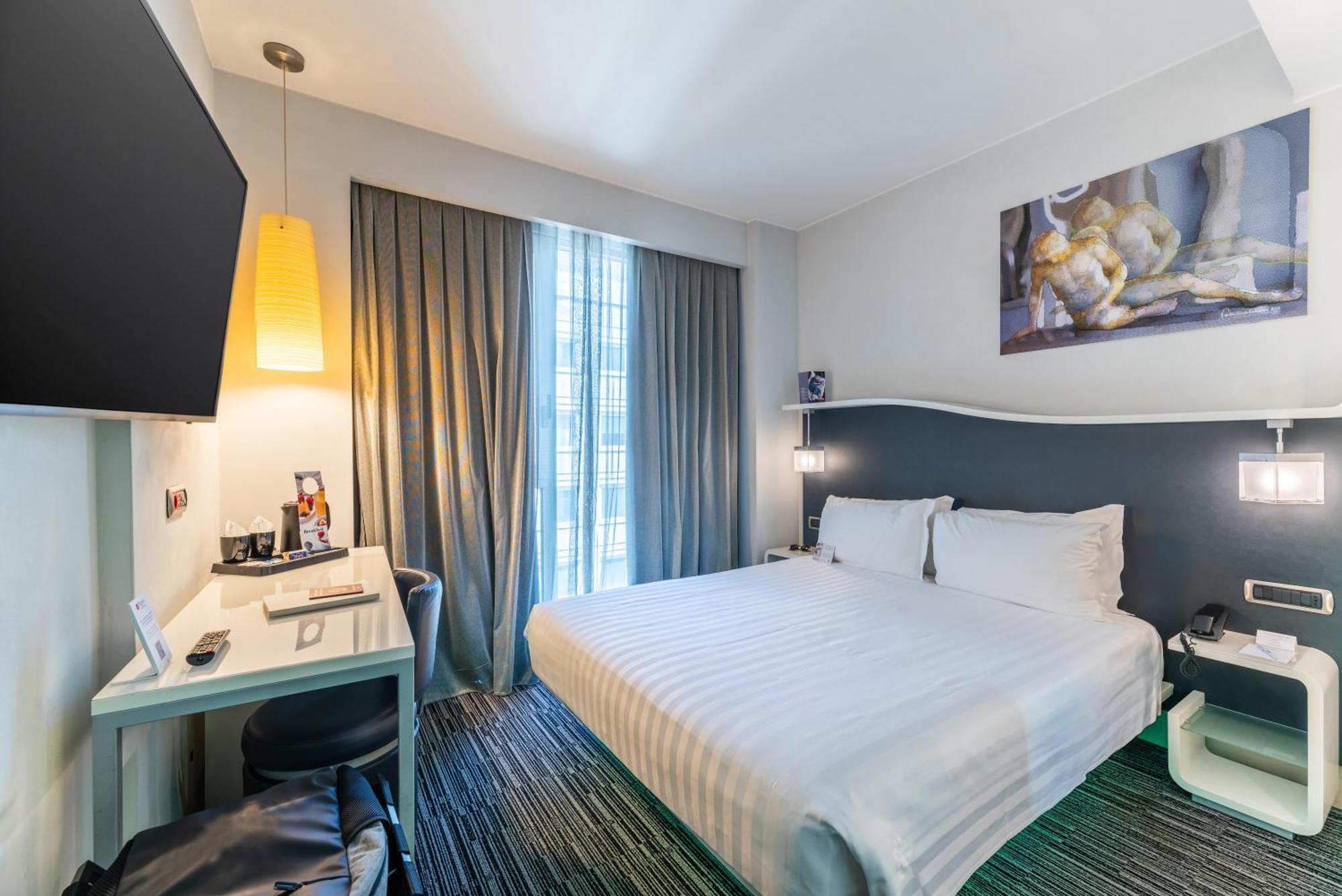Western Premier Royal Santina Rome