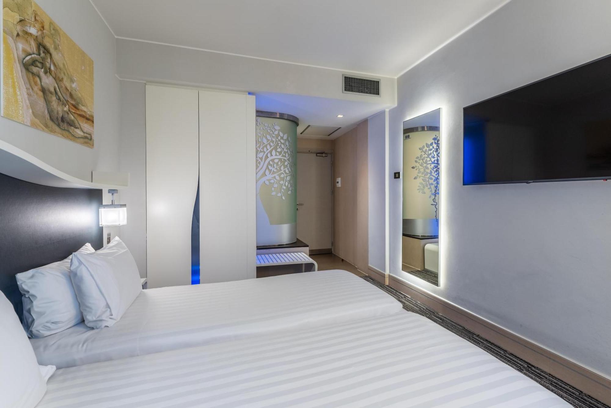Western Premier Royal Santina Hotel