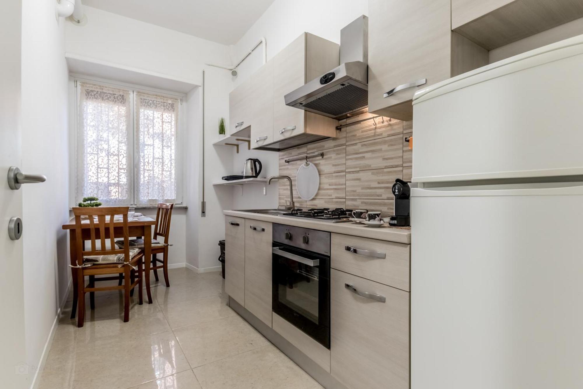 Metro C - Nando's House