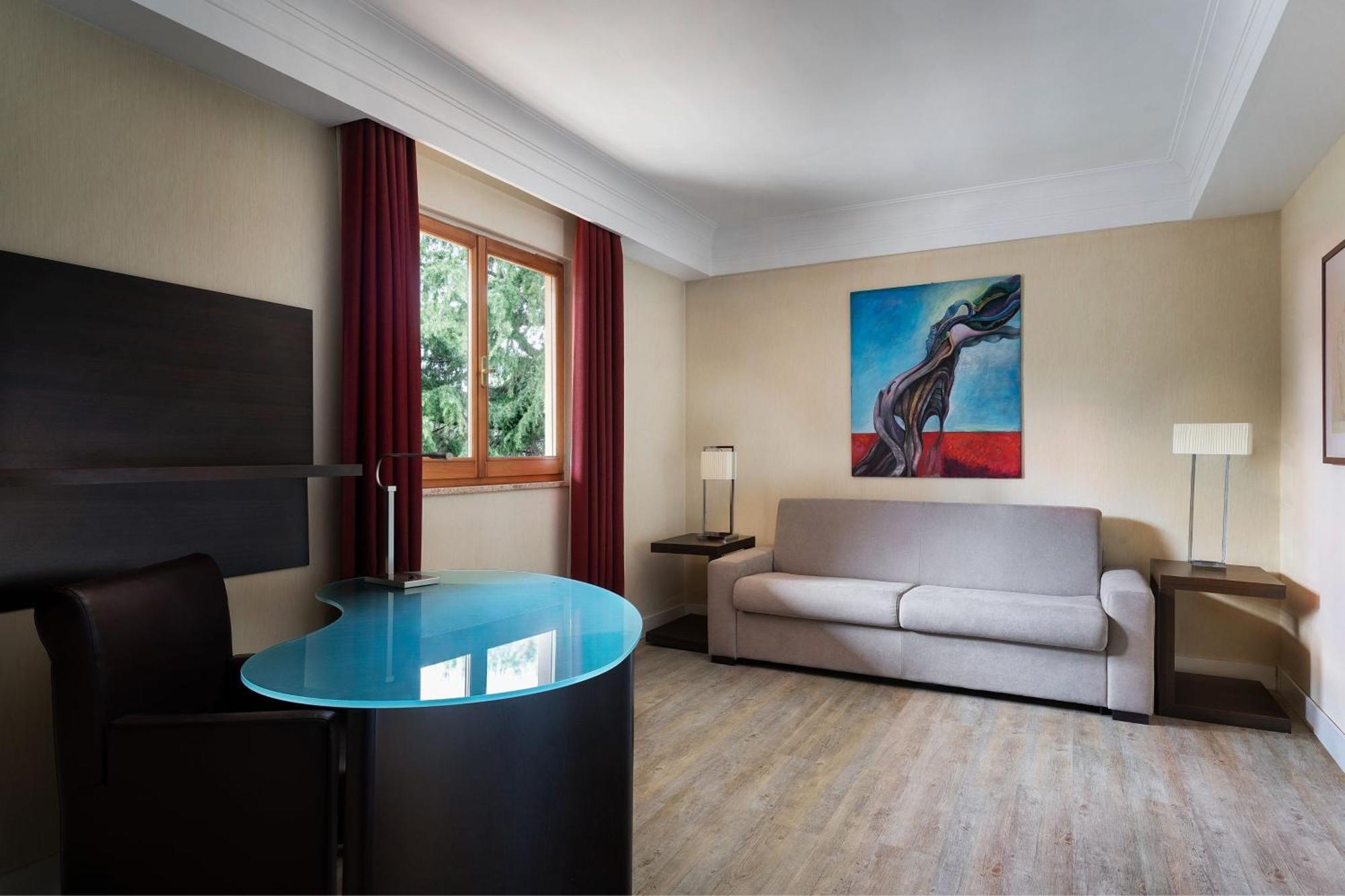 Courtyard By Marriott Park Roma