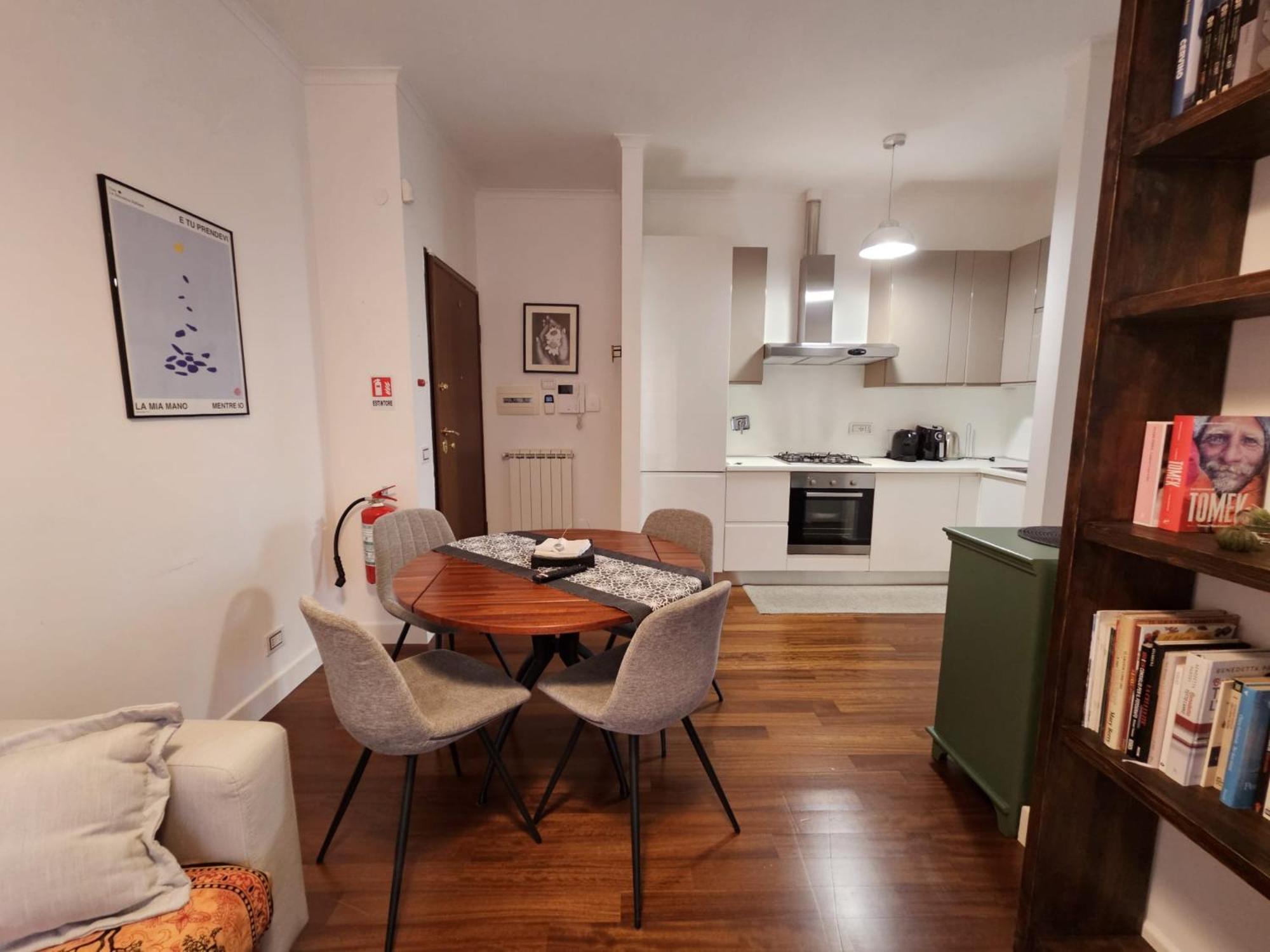 Apartment Be Your - Barbarella's Rom