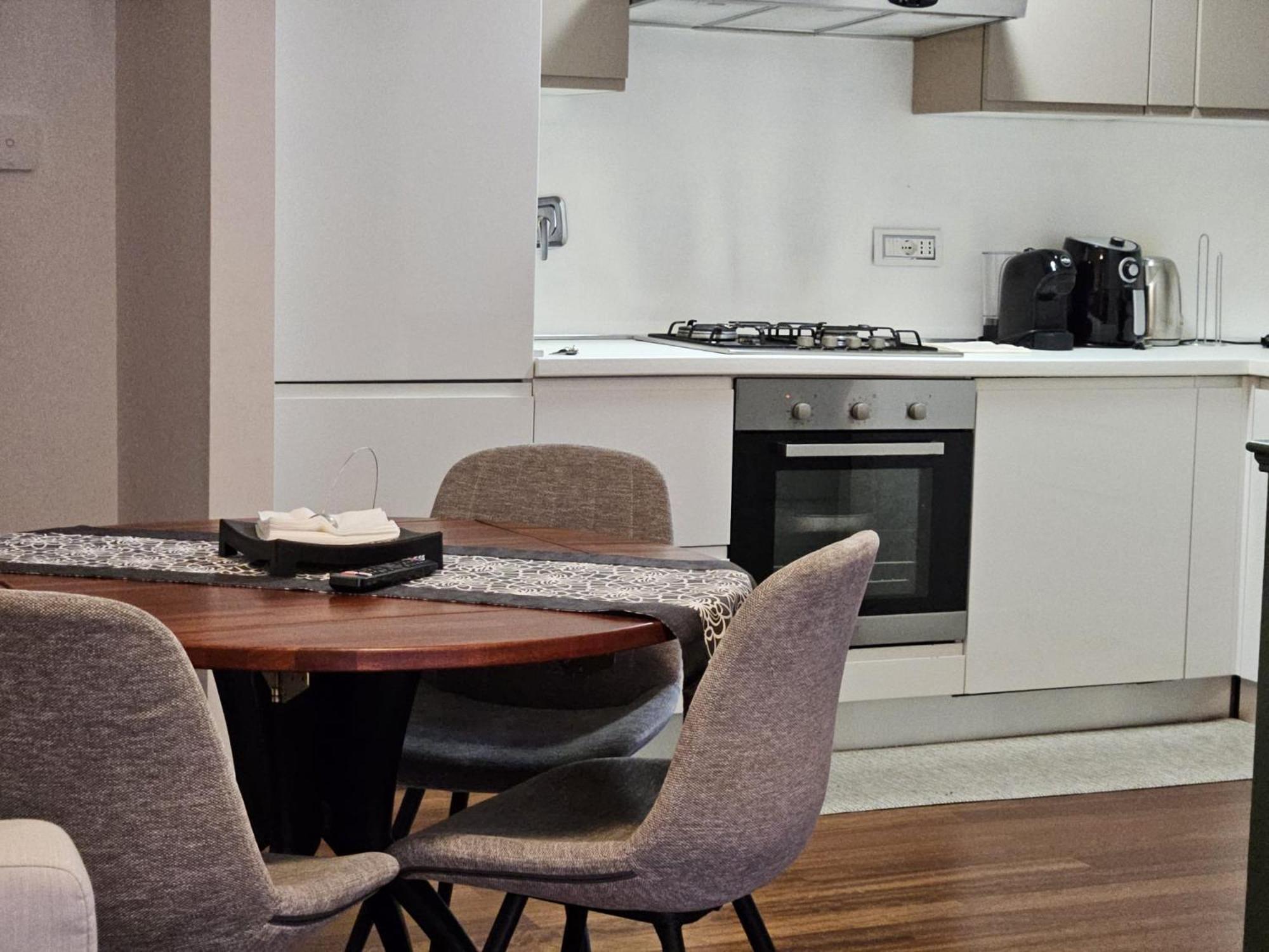 Be Your - Barbarella's Apartment *