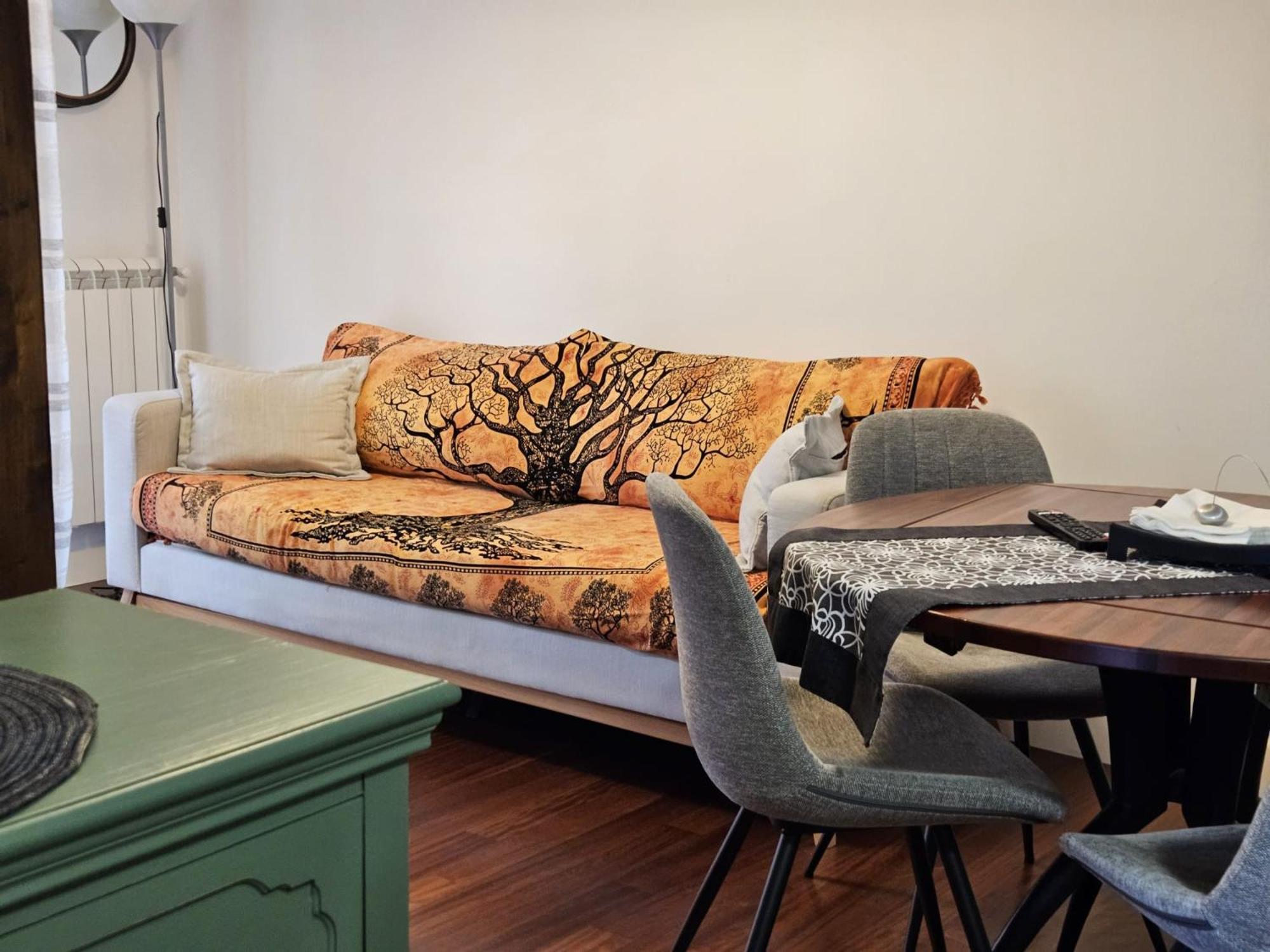 Be Your - Barbarella's Apartment Rom
