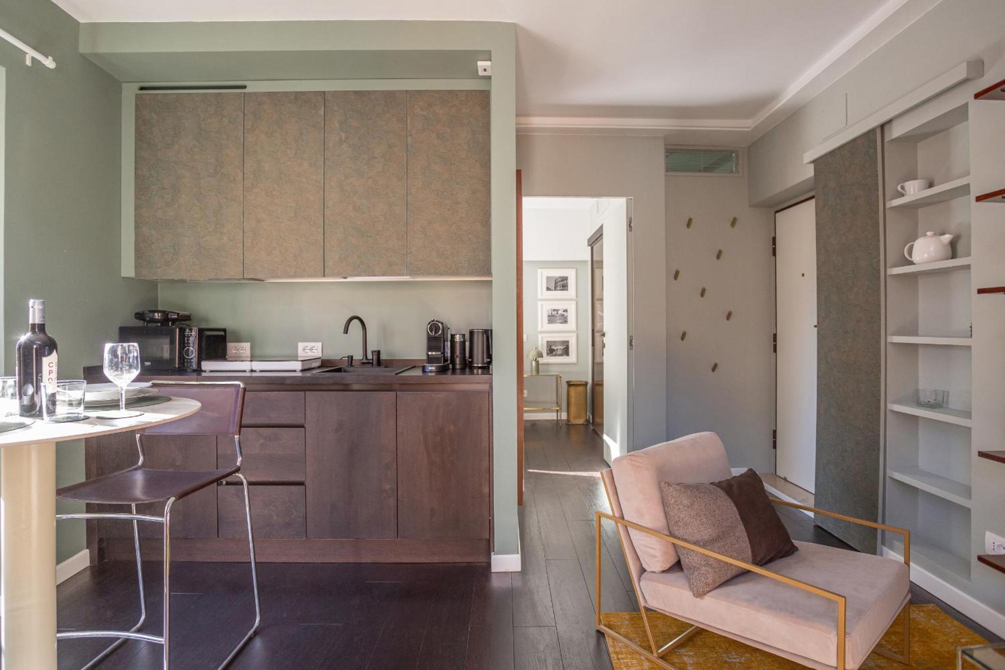 Chic Spanish Steps Retreat Leilighet