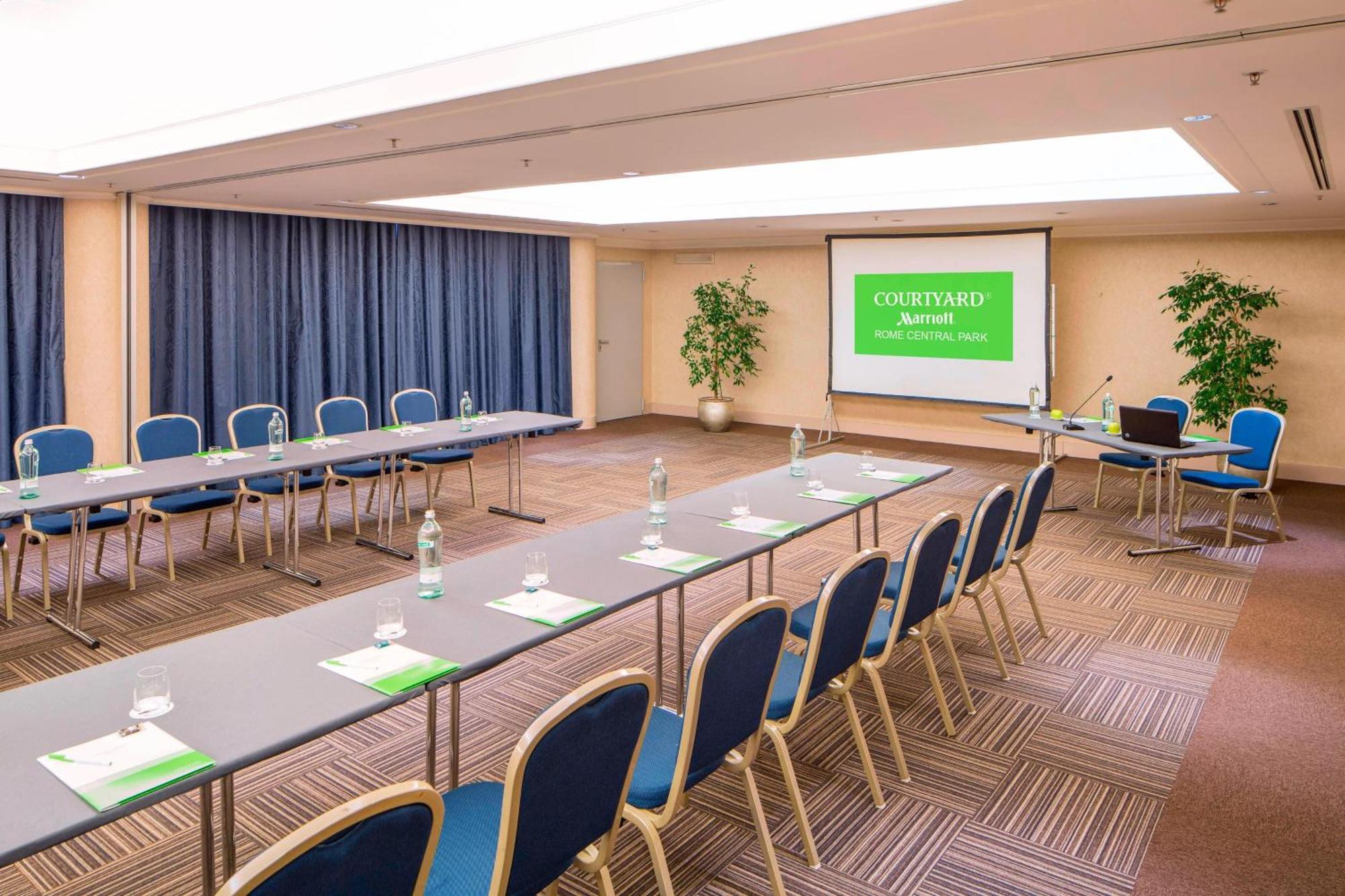 Hotel Courtyard By Marriott Park Roma