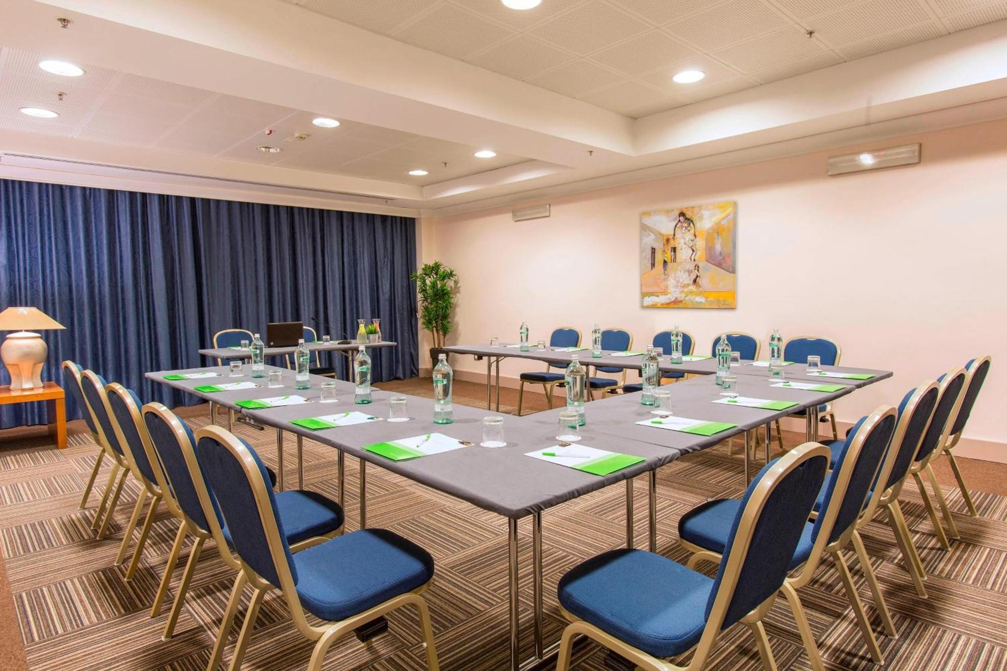 Hotel Courtyard By Marriott Park Roma