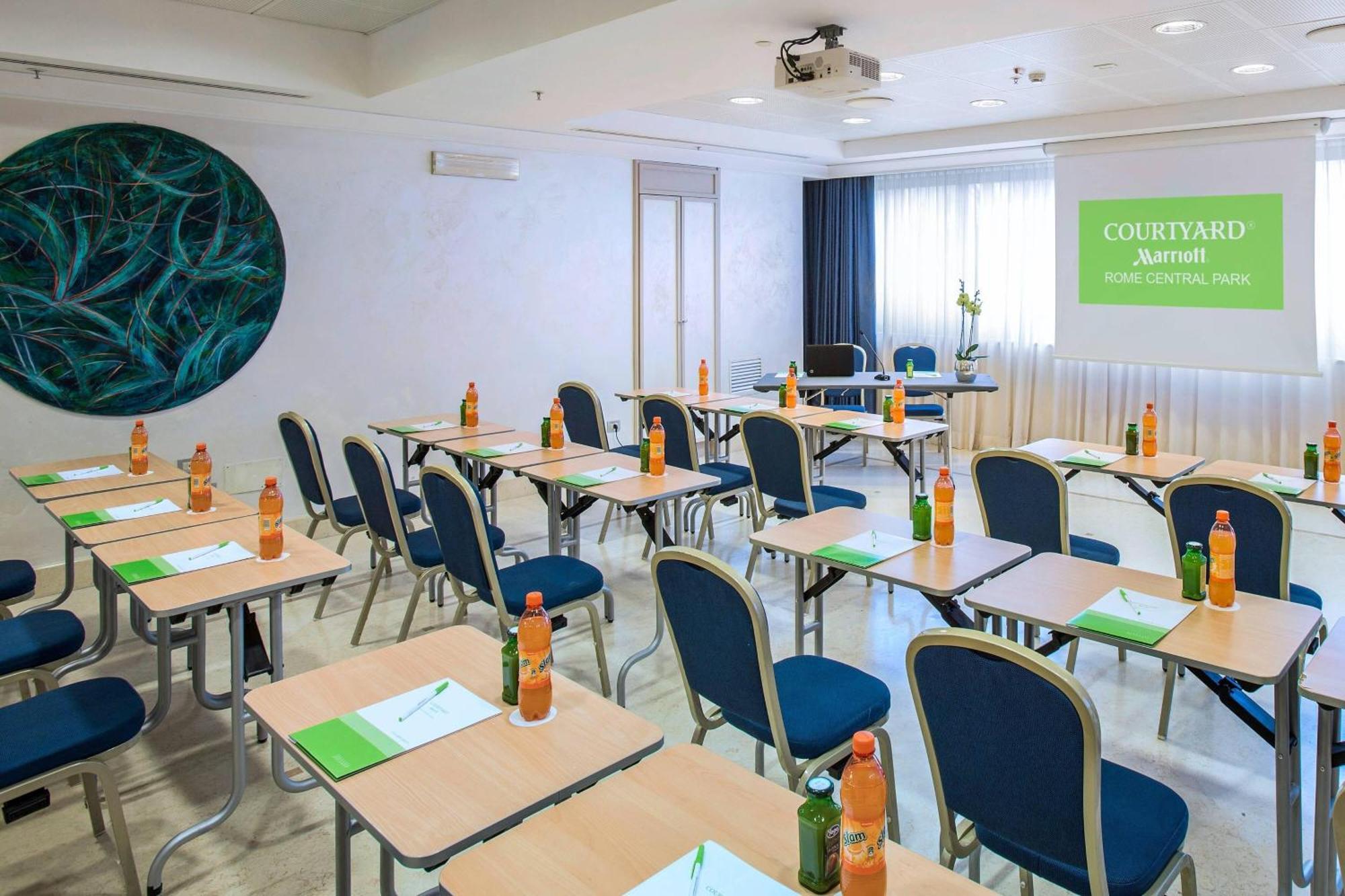 Courtyard By Marriott Park Roma