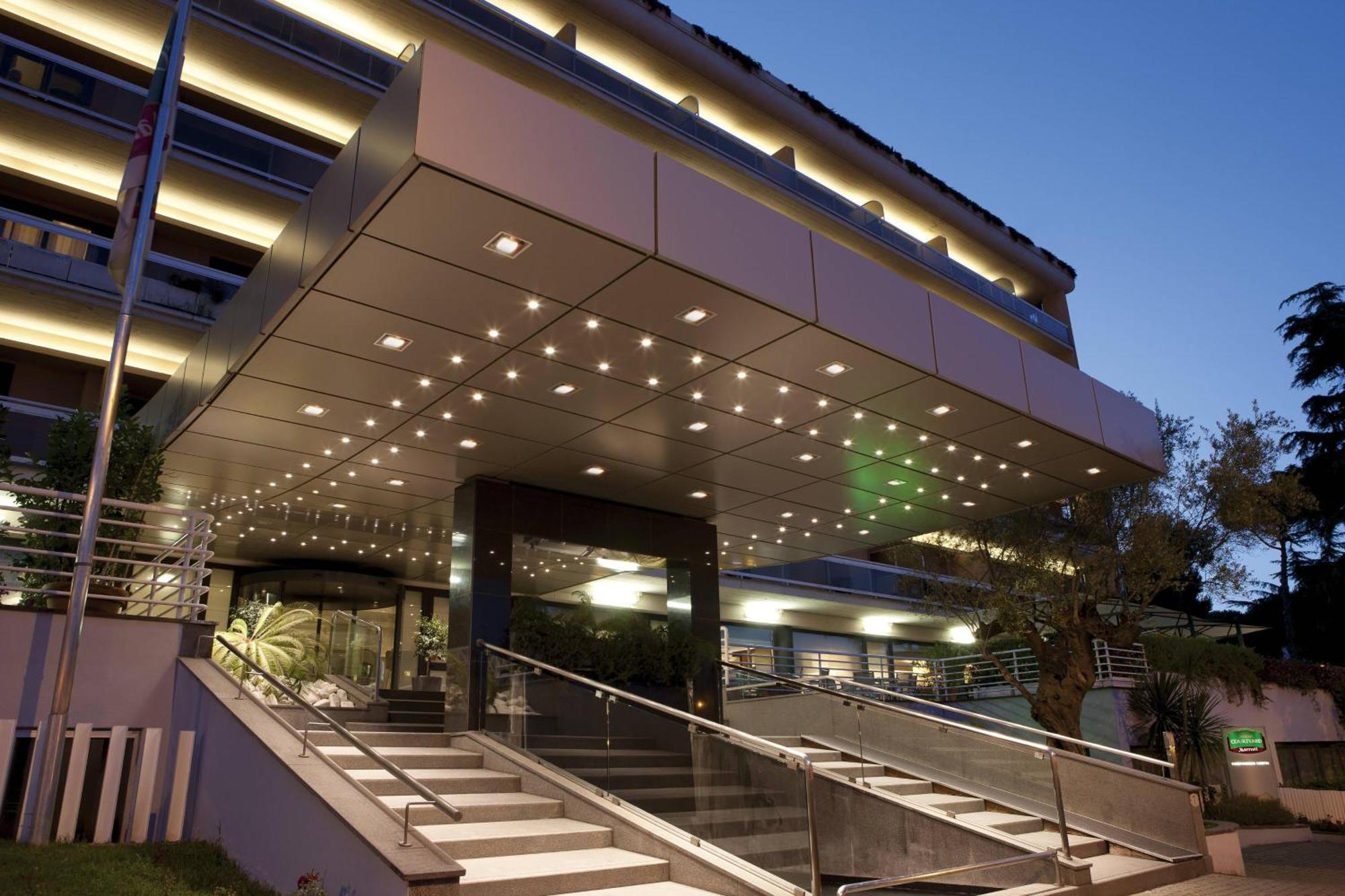 Courtyard By Marriott Park Hotel Roma
