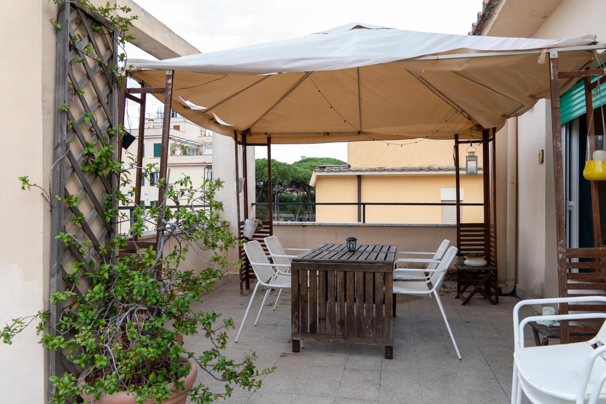 Alloggio in famiglia Stanza Con Bagno Privato In Attico *