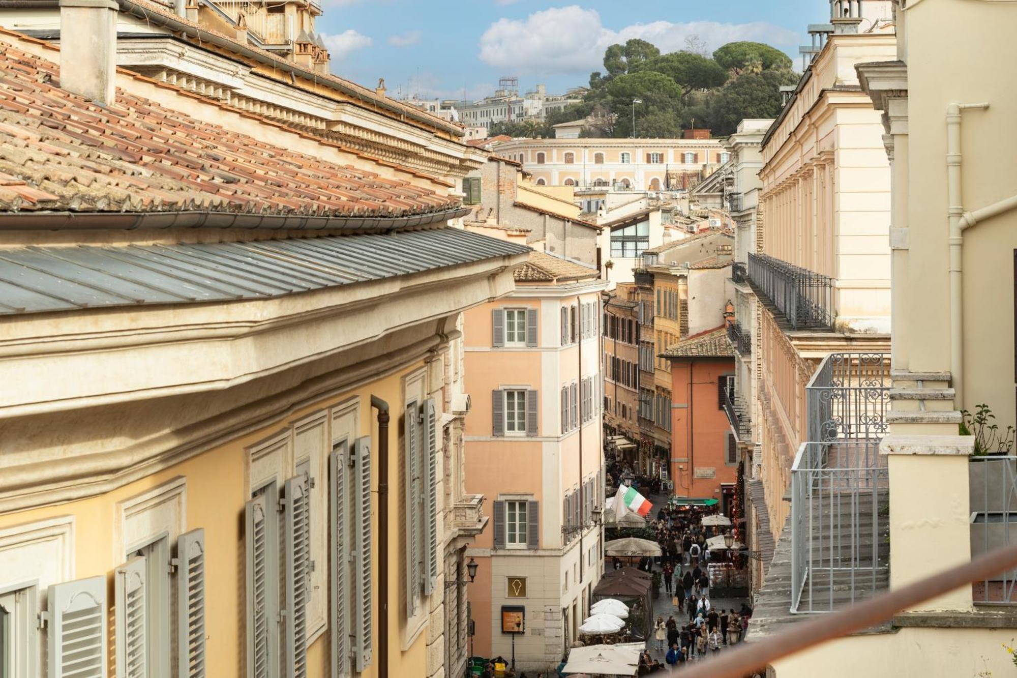 Trevi Charming Penthouse Apartment