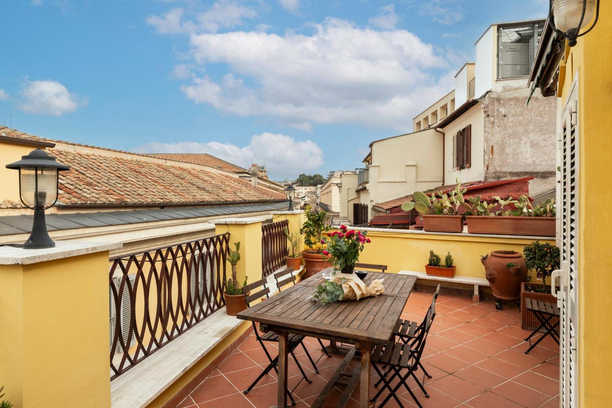 Trevi Charming Penthouse Apartment *
