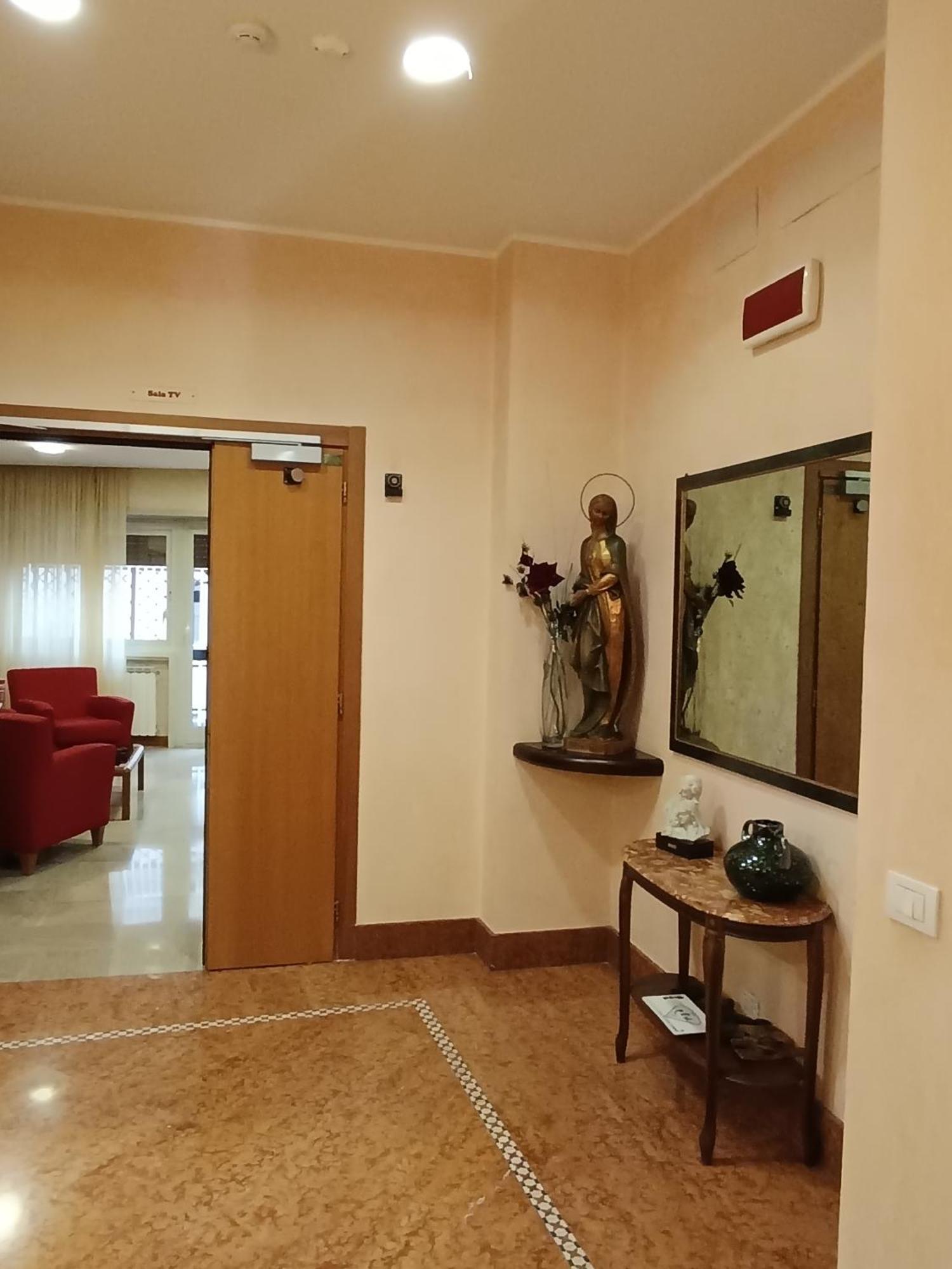 Gjestgiverier Casa Per Ferie Mater Ecclesiae Delle Suore Teatine Roma