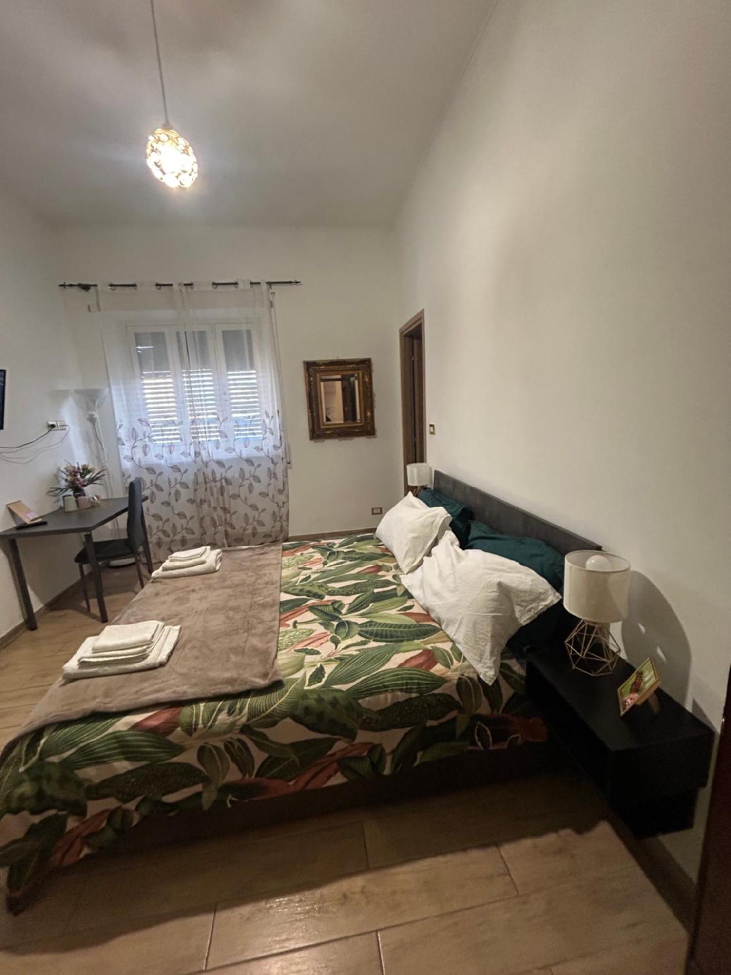 Acomodação com café da manhã  Stanza Matrimoniale Bagno Privato Roma