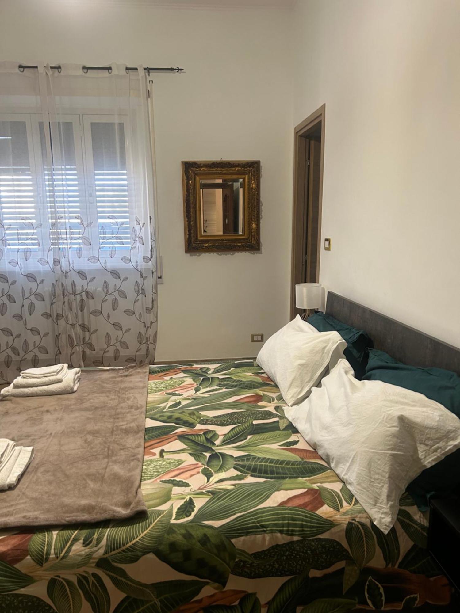 Acomodação com café da manhã  Stanza Matrimoniale Bagno Privato Roma