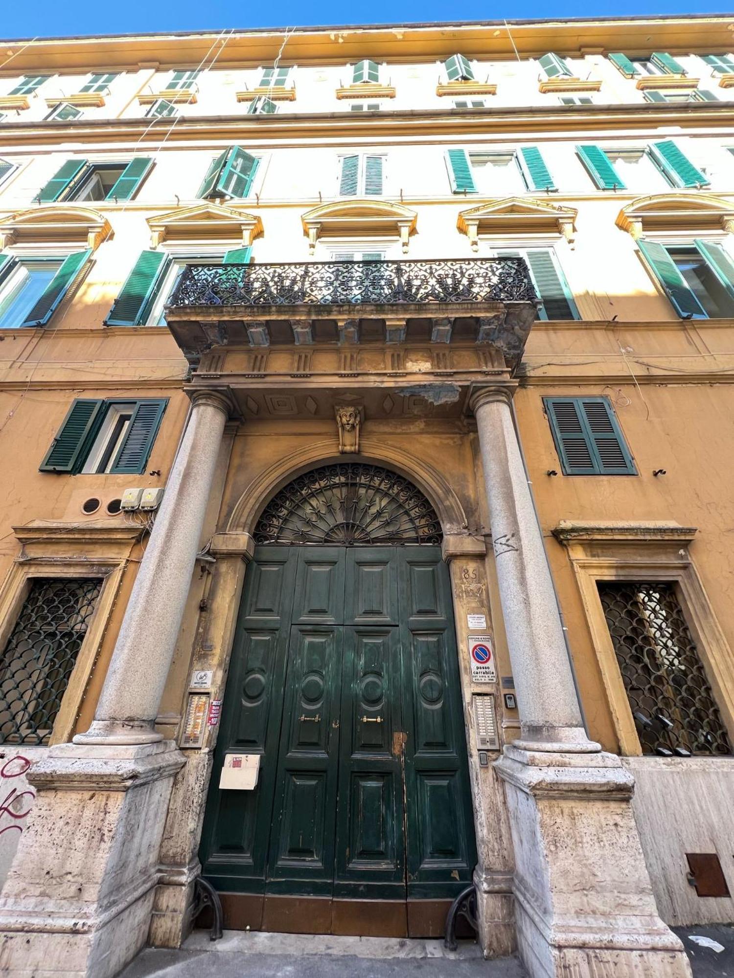 - Laterano 85 * Roma